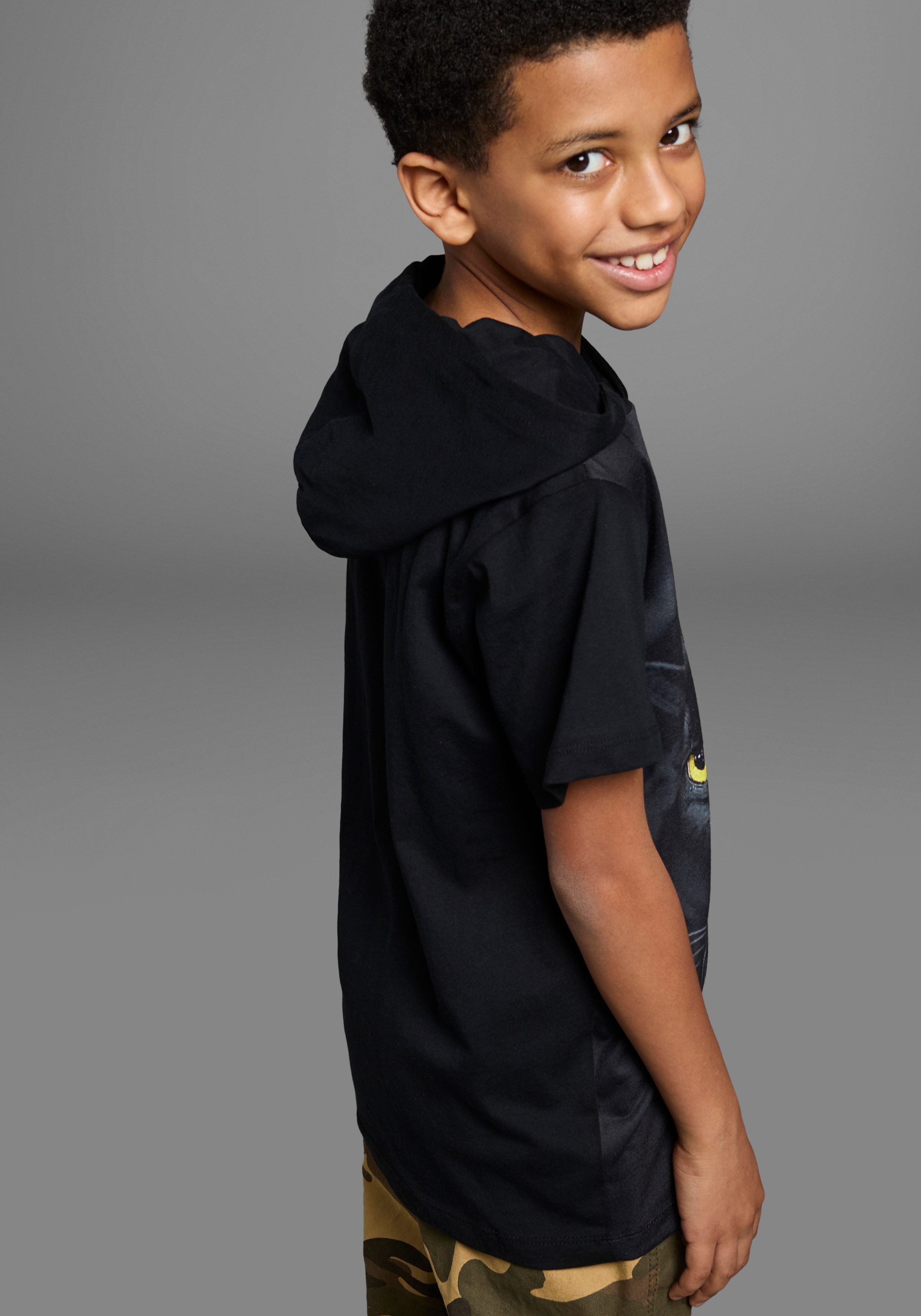 KIDSWORLD T-Shirt, Kapuzen-T-Shirt mit Fotoprint: PANTHER Kurzarm, modische Passform, mit stylischem Druck