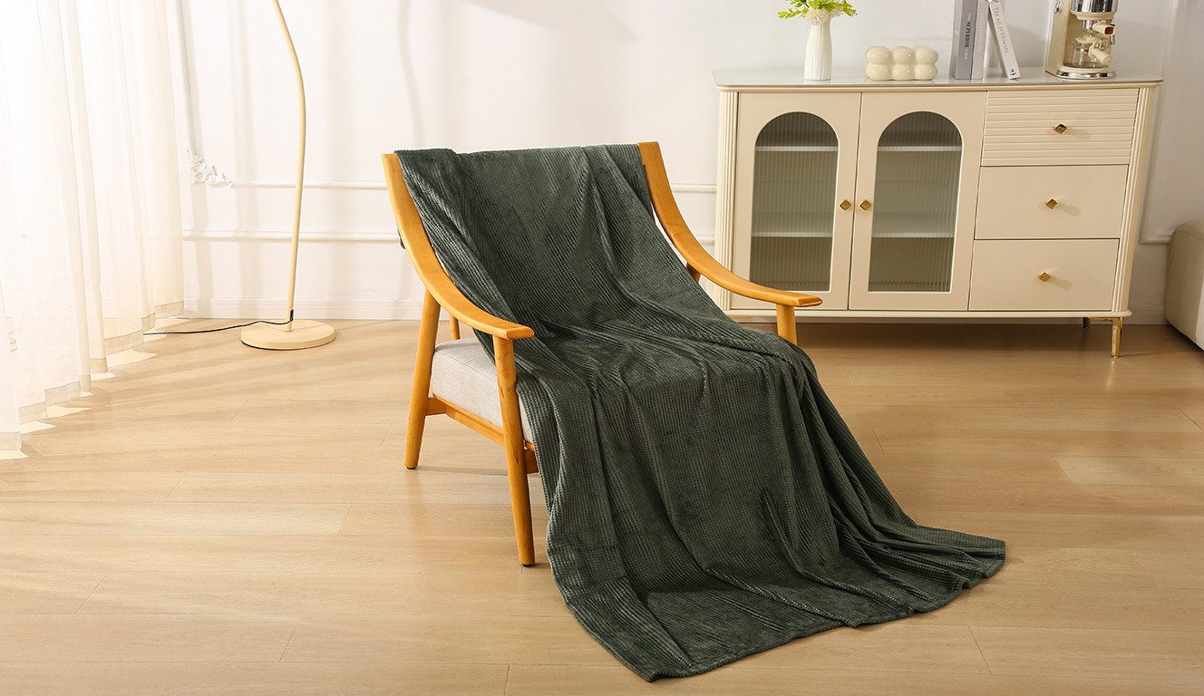 Wohndecke Shakira, Prägerdruck mit Waffeloptik, Kuscheldecke, Bruno Banani, Weiche Kuscheldecke mit Prägedruck in Waffeloptik, 150x200 cm – Bild 5 von 5