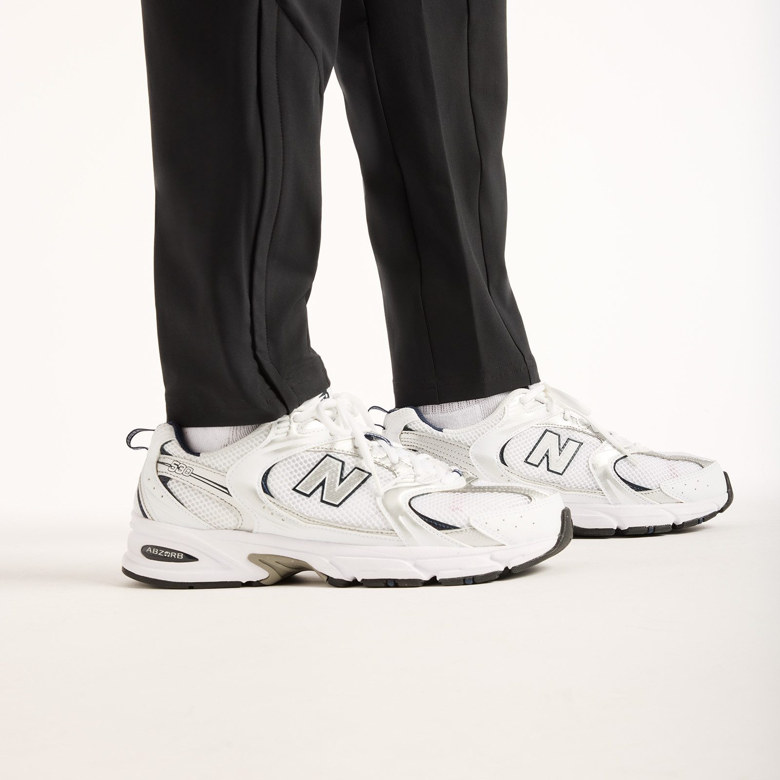 New Balance Trainingshose UTILITY STRETCH WOVEN PANT Trainingshose für Fitness und Sportmode, sportlicher Stil