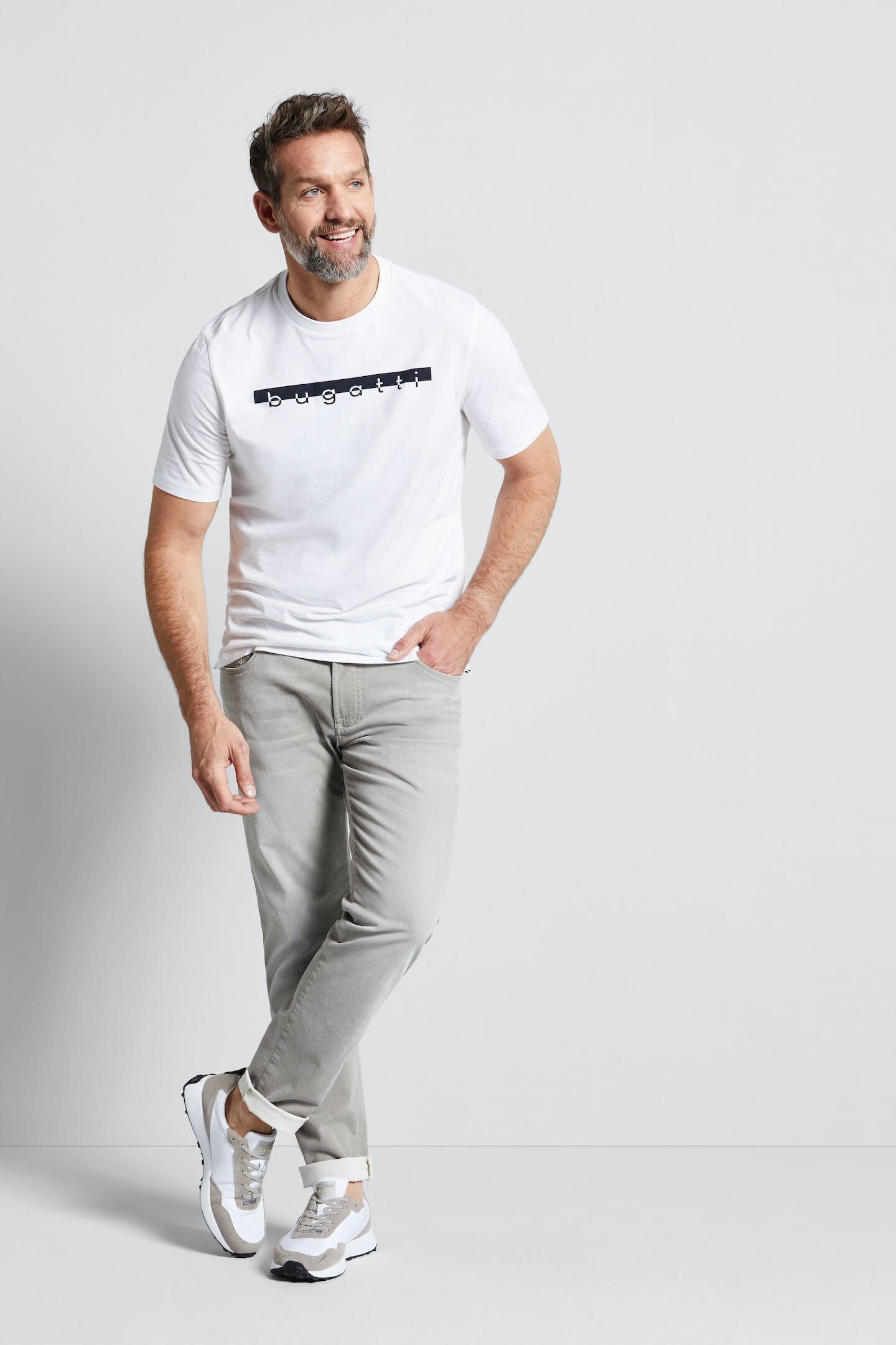 bugatti T-Shirt mit weiß Logo-Print großem