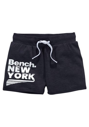 Bench. Shorts mit Logodruck