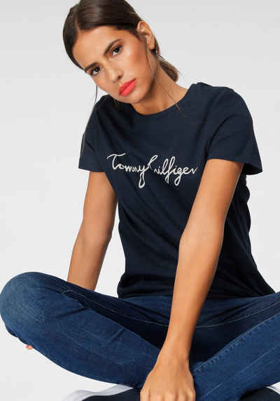 Tommy Hilfiger T-Shirt »HERITAGE CREW NECK GRAPHIC TEE« mit Tommy Hilfiger Script Logo-Schriftzug & Logo-Flag am Saum