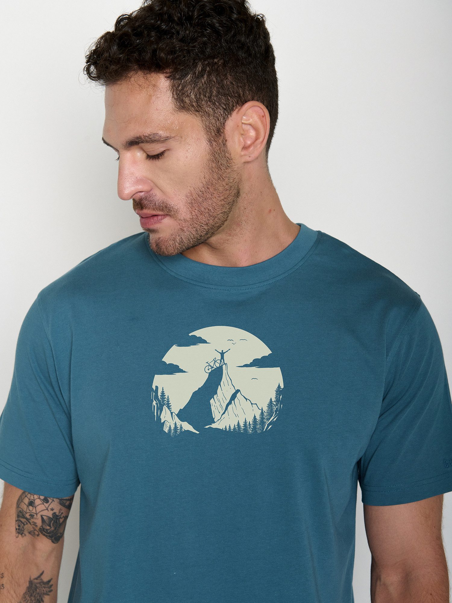 GreenBomb T-Shirt Fusion Nature Clouds Ride Motiv Natur (1-tlg., 1) Fusion Fit, weiter und länger geschnitten, Bio-Baumwolle