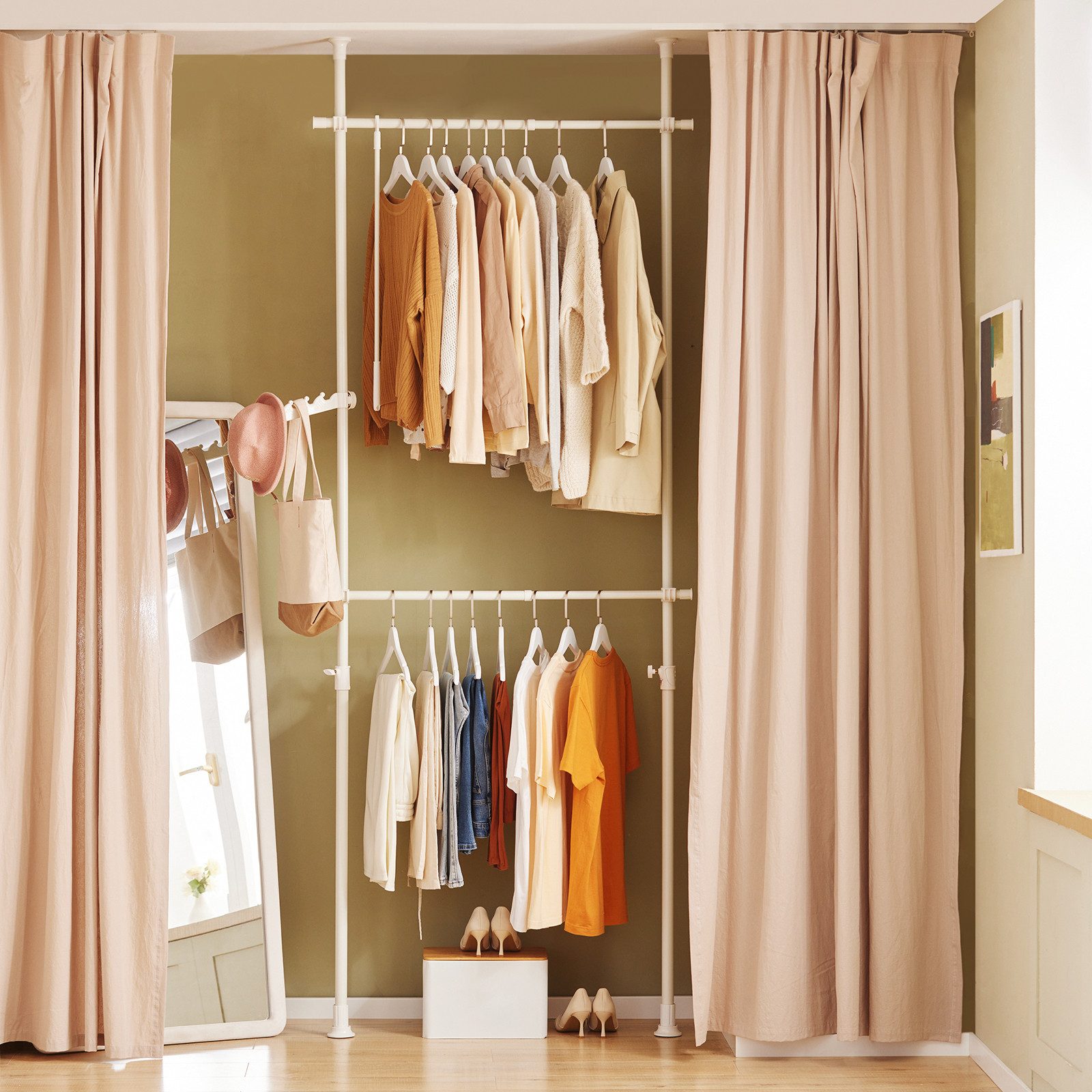SoBuy Kleiderständer FRG109, deckenhoch, 3-stufige, höhen- und breitenverstellbar, Garderoben System mit 2 Kleiderstangen Regalsystem, Schlafzimmer