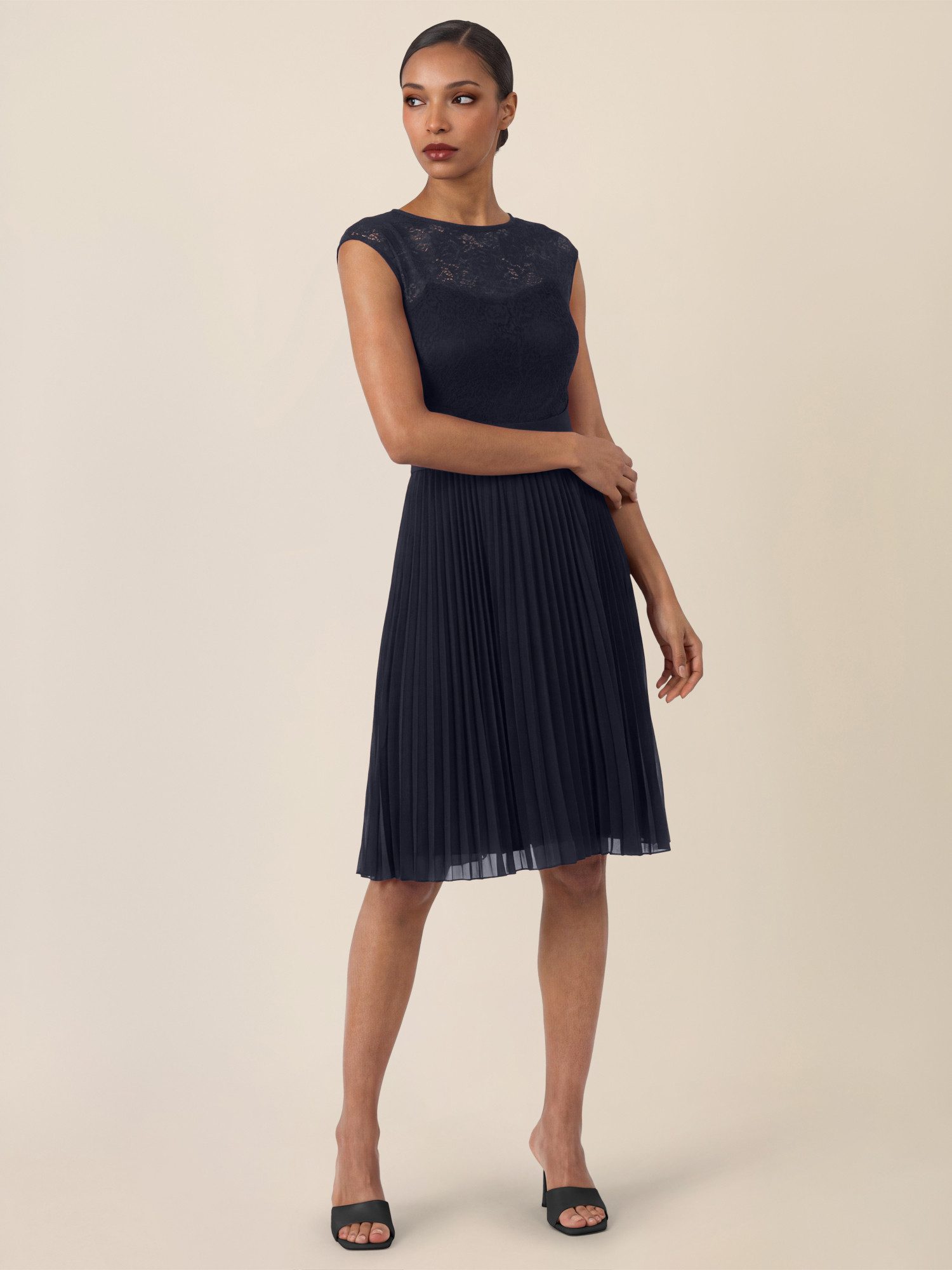 Apart Cocktailkleid mit Plisseerock