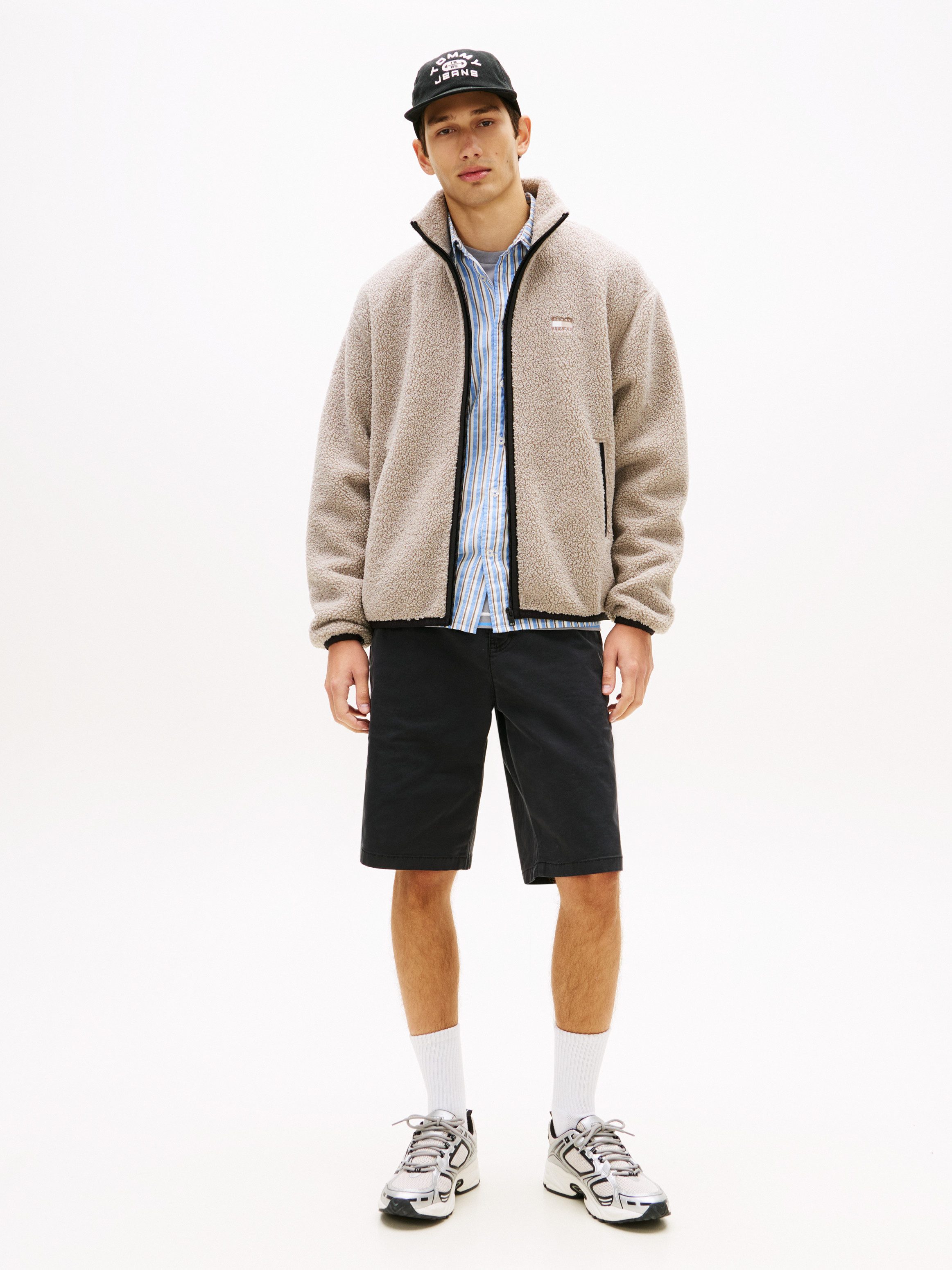 Tommy Jeans Chinoshorts TJM OTIS COTTON CHINO Regular fit mit praktischen Taschen