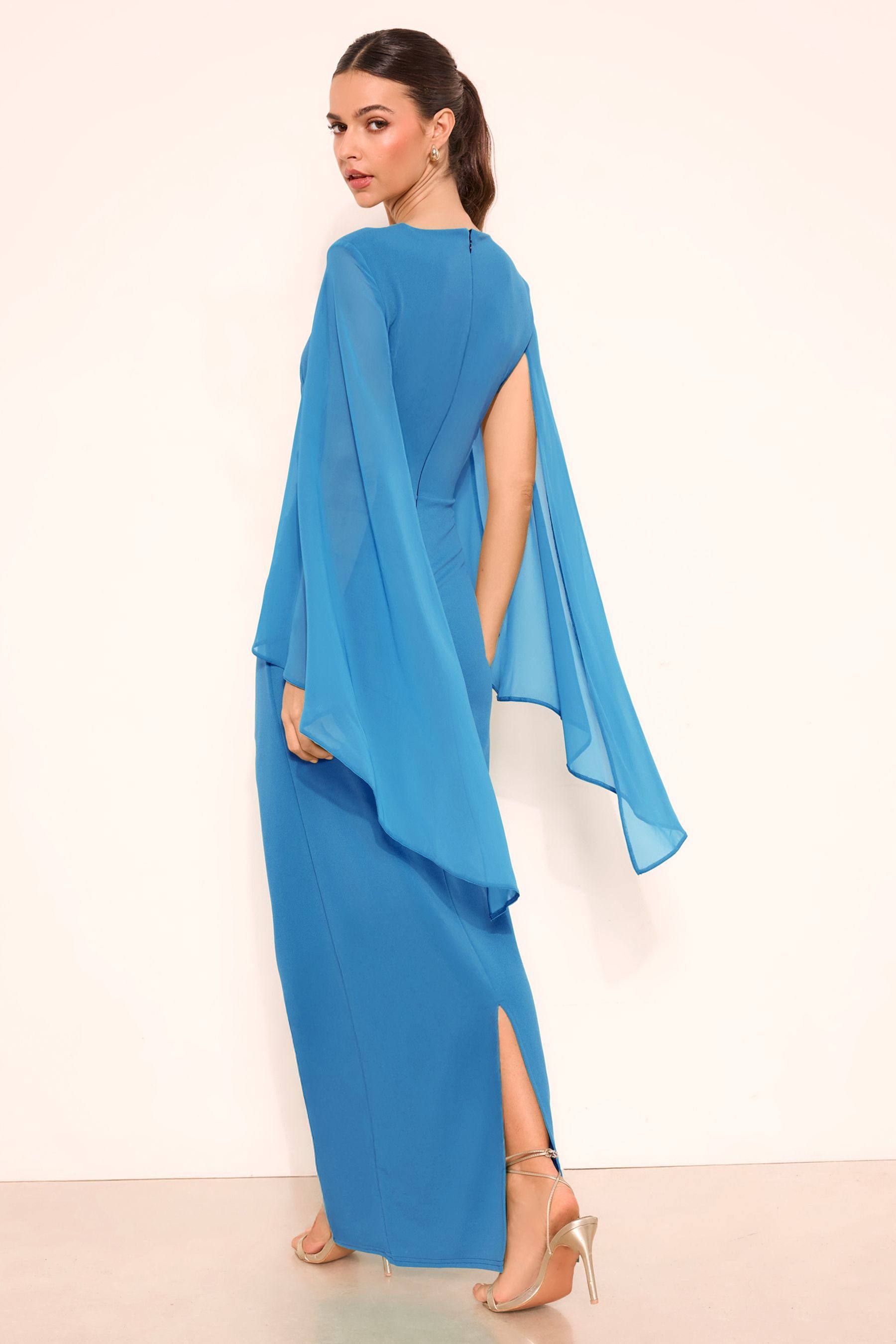 LIPSY Maxikleid Lipsy Cape-Maxikleid mit langen Ärmeln und Mesh (1-tlg)