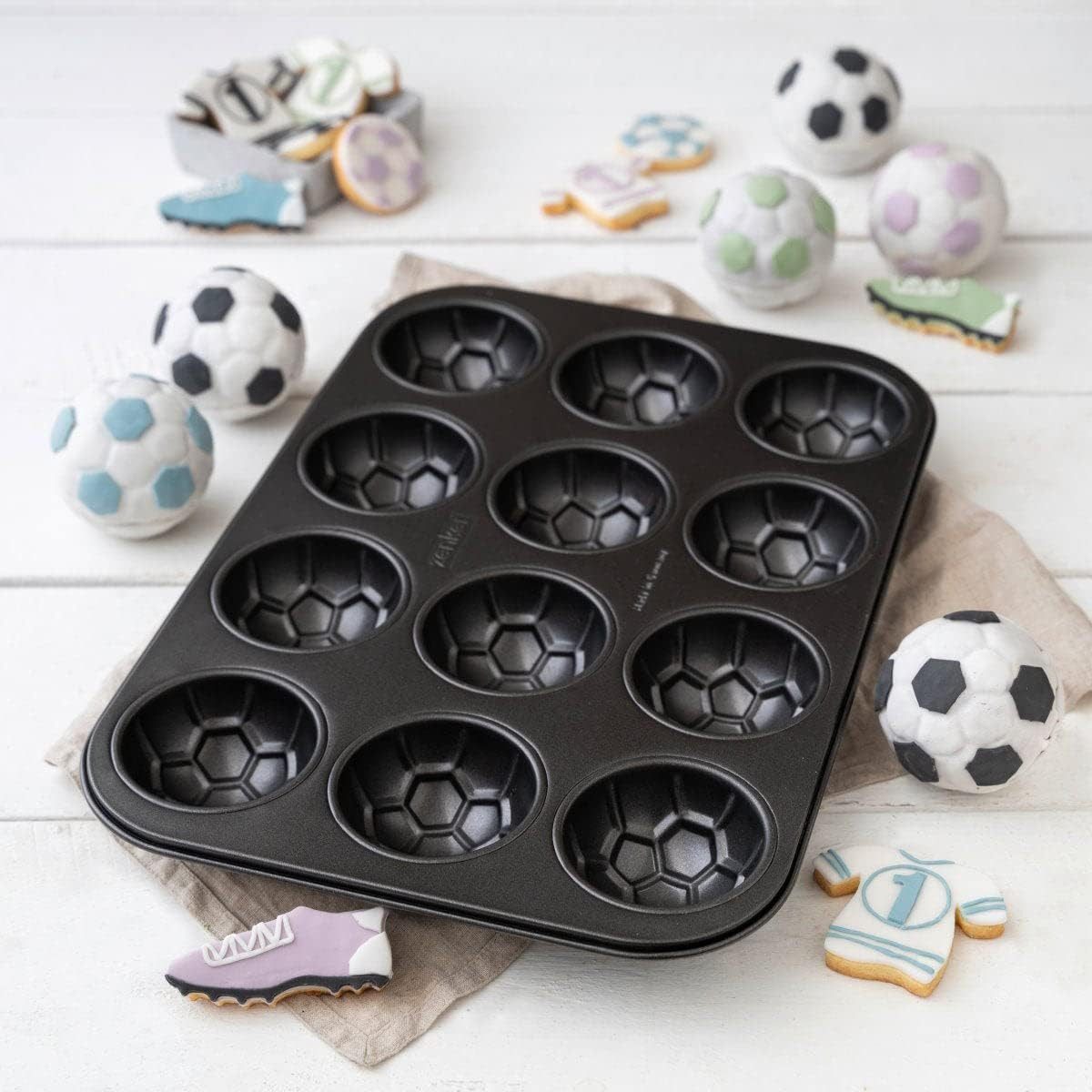 Zenker Backform Fußballmuffin Form für 12 Muffins Hochwertiges Soccer Baking