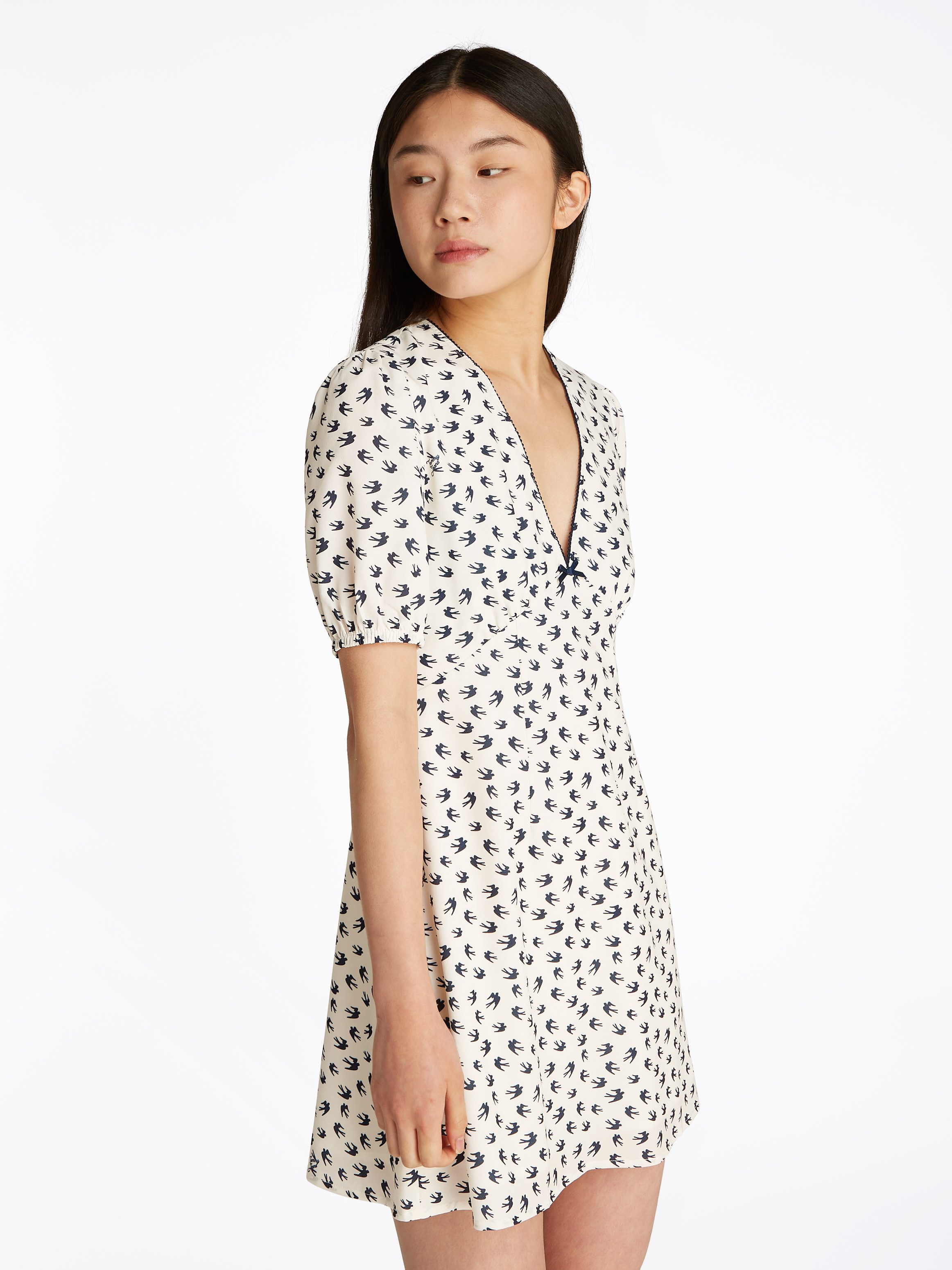 Tommy Jeans Minikleid TJW SS CREPE MINI DRESS mit Schleifendetail, Vogelmus günstig online kaufen