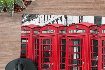 MuchoWow Gaming Mauspad Schwarz-Weiß-Foto von vier roten Telefonkabinen (1-St), Mousepad mit Rutschfester Unterseite, Gaming, 40x40 cm, XXL, Großes