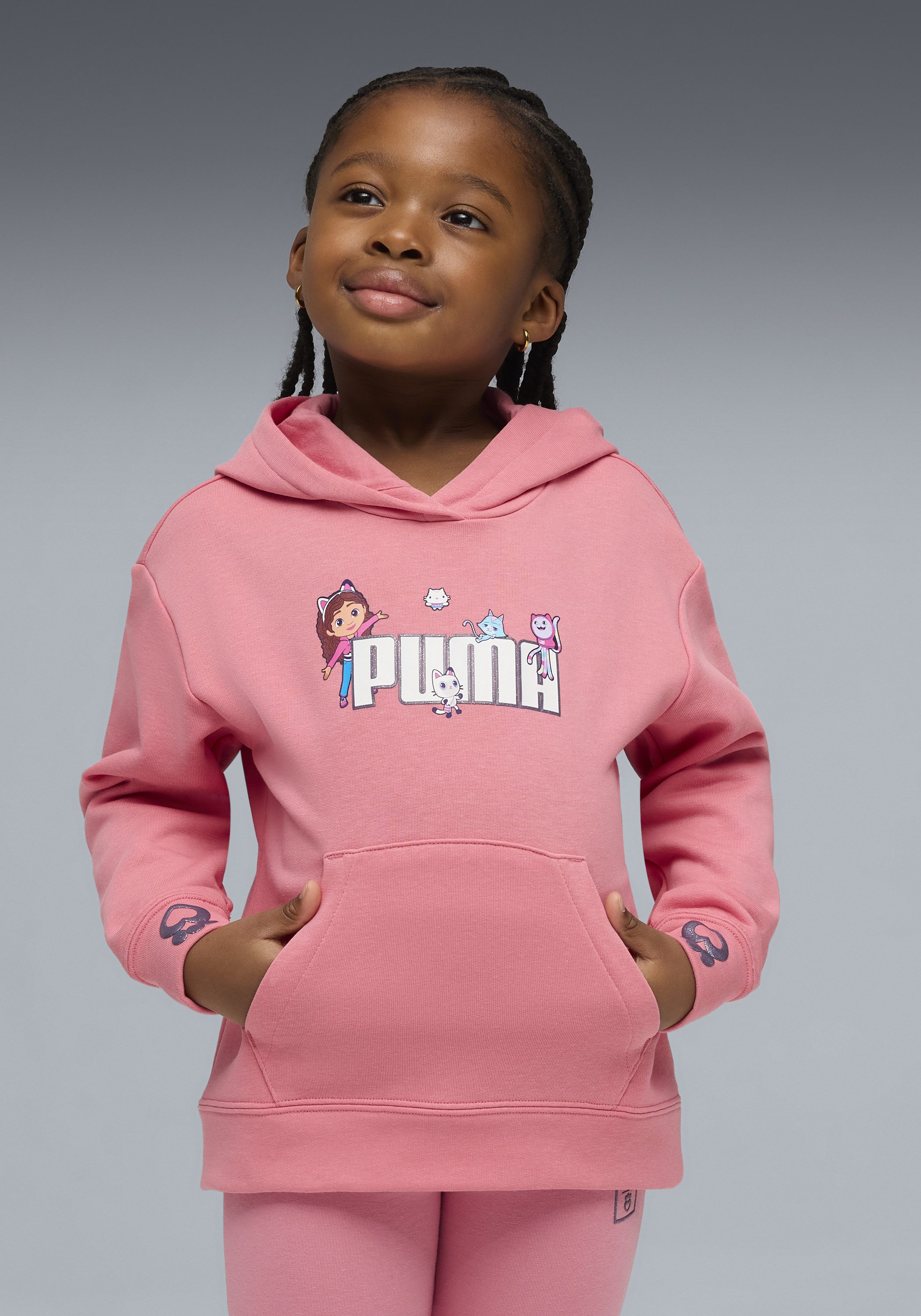 PUMA Kapuzensweatshirt X GABBY'S DOLLHOUSE RELAXED GRAPHIC HOODIE TR entspannte Passform, mit Print-Applikation, aus Baumwollmischung
