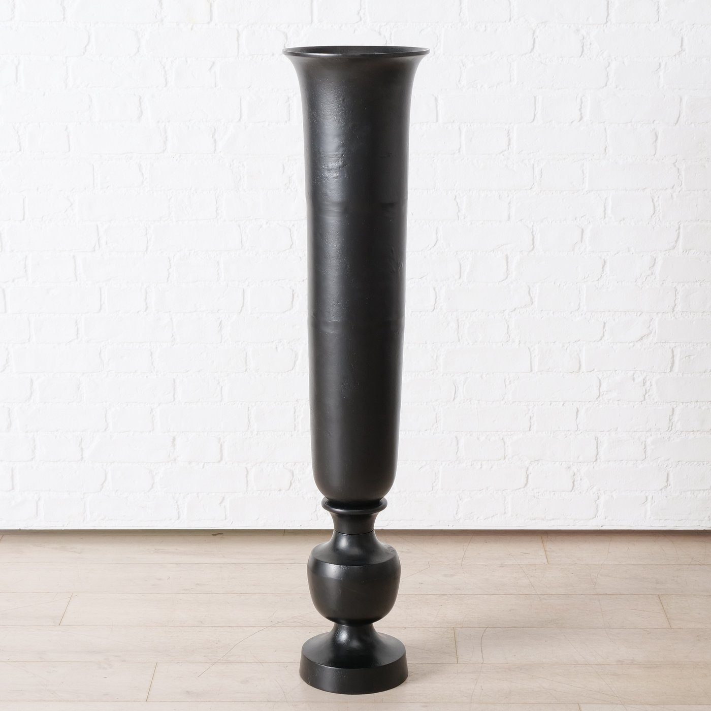 BOLTZE Dekovase "Basuma" aus Metall in schwarz H123cm, Vase