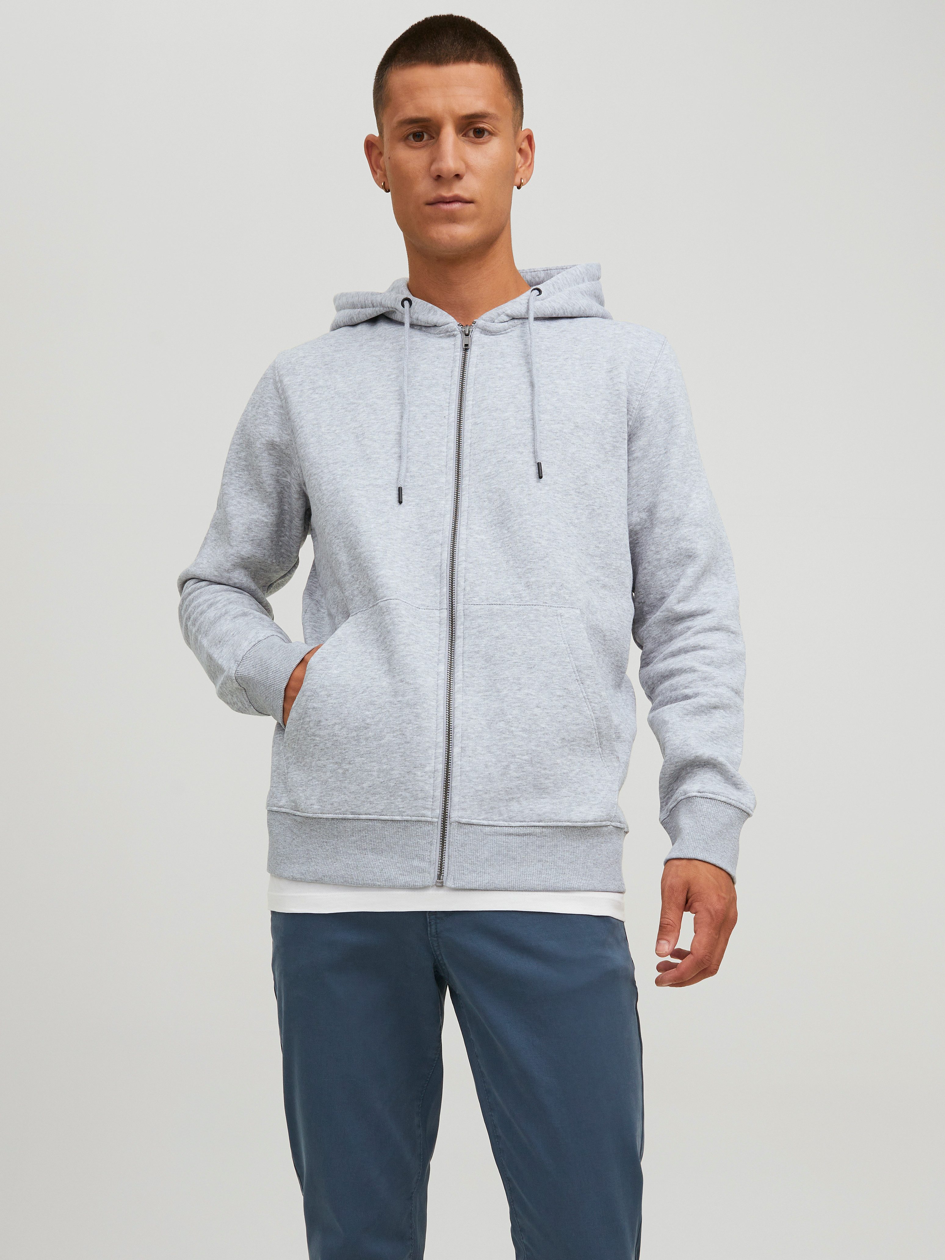 Jack & Jones Kapuzensweatjacke JJESTAR Basic Hoodie, Eingrifftaschen und angenehmem Materialmix Kapuze, regular fit, Baumwollmischung