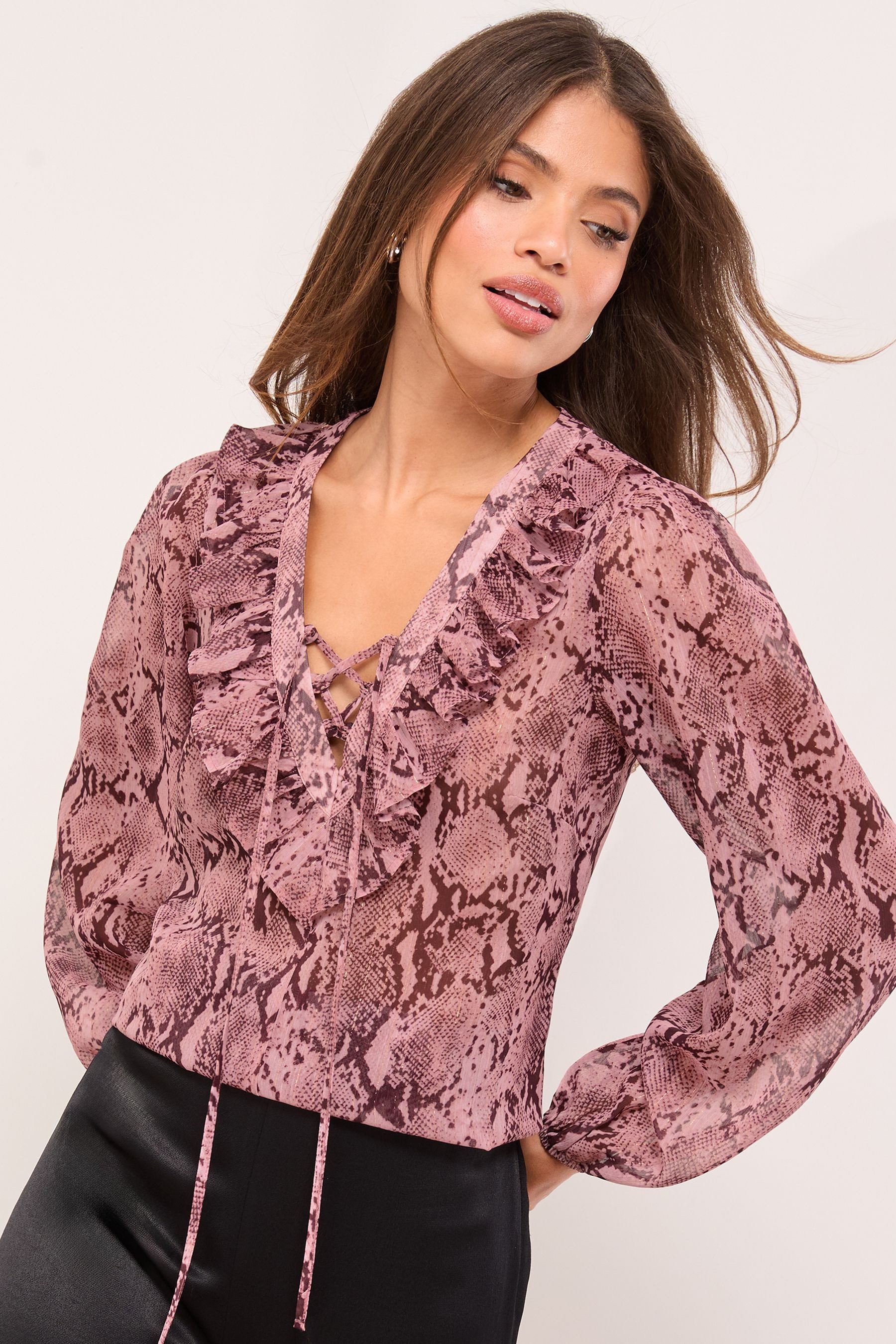 LIPSY Rüschenbluse Lipsy Rüschenbluse mit Bindedetail, Regular (1-tlg)