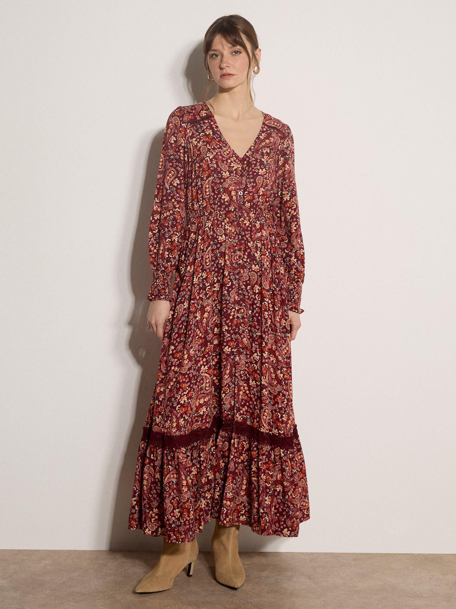 Apricot Maxikleid Paisley-Blumen-Kleid in langer Länge mit Spitzendetails