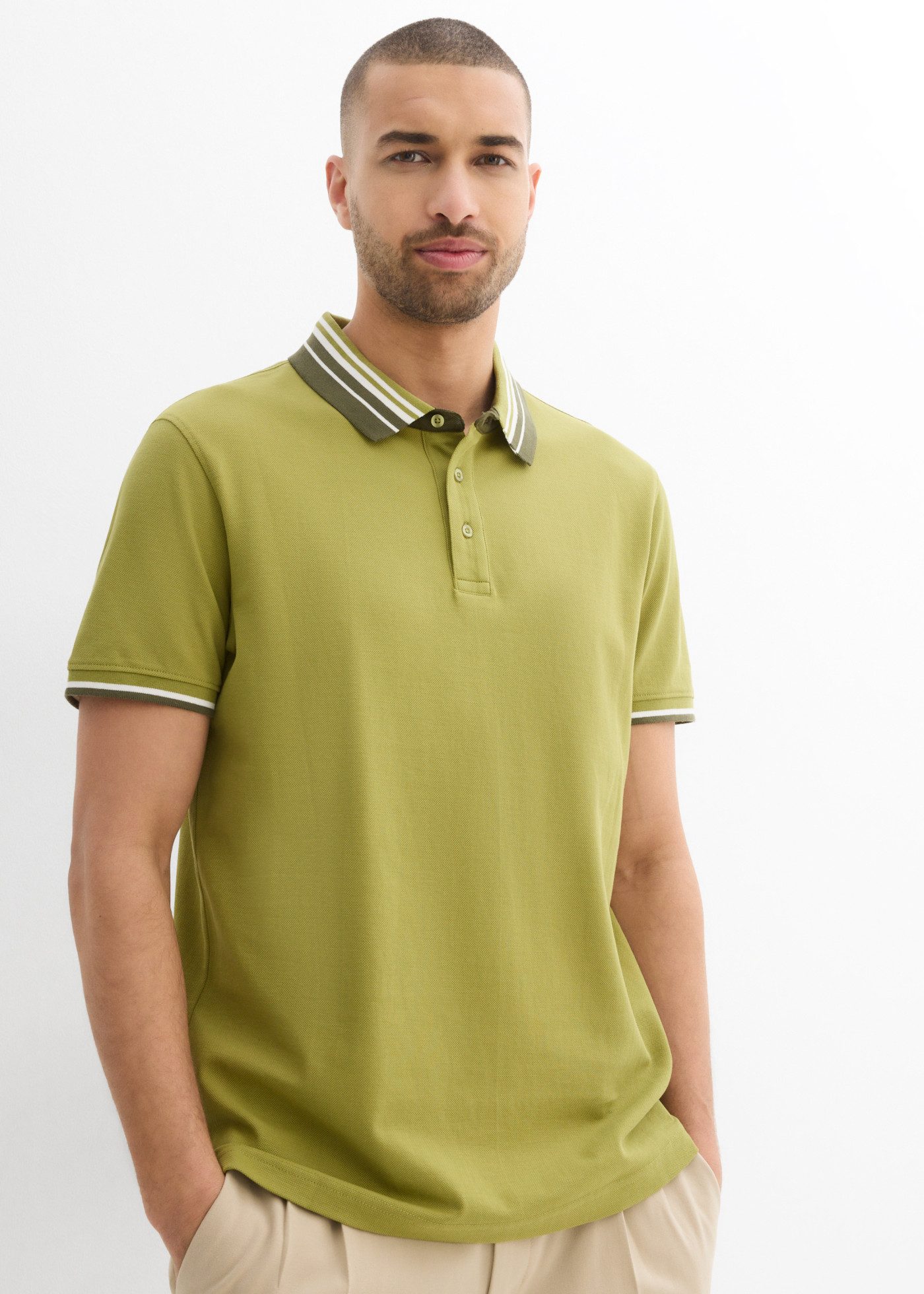bonprix Poloshirt Regular Fit, mit Polokragen, Kurzarm-Design, aus Baumwolle