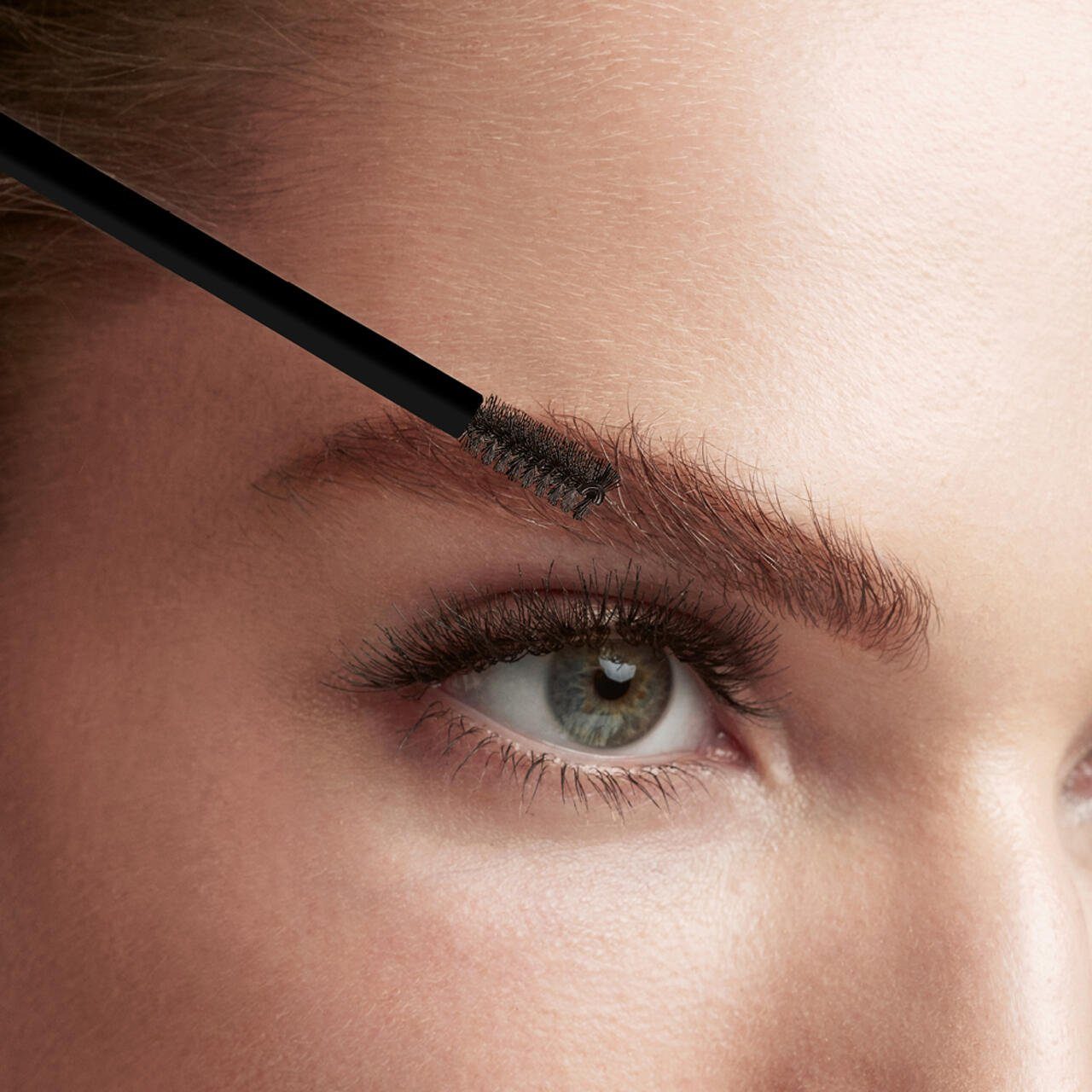 M2 Beauté Augenbrauenserum Eyebrow Enhancer Color & Care, Alle Hauttypen