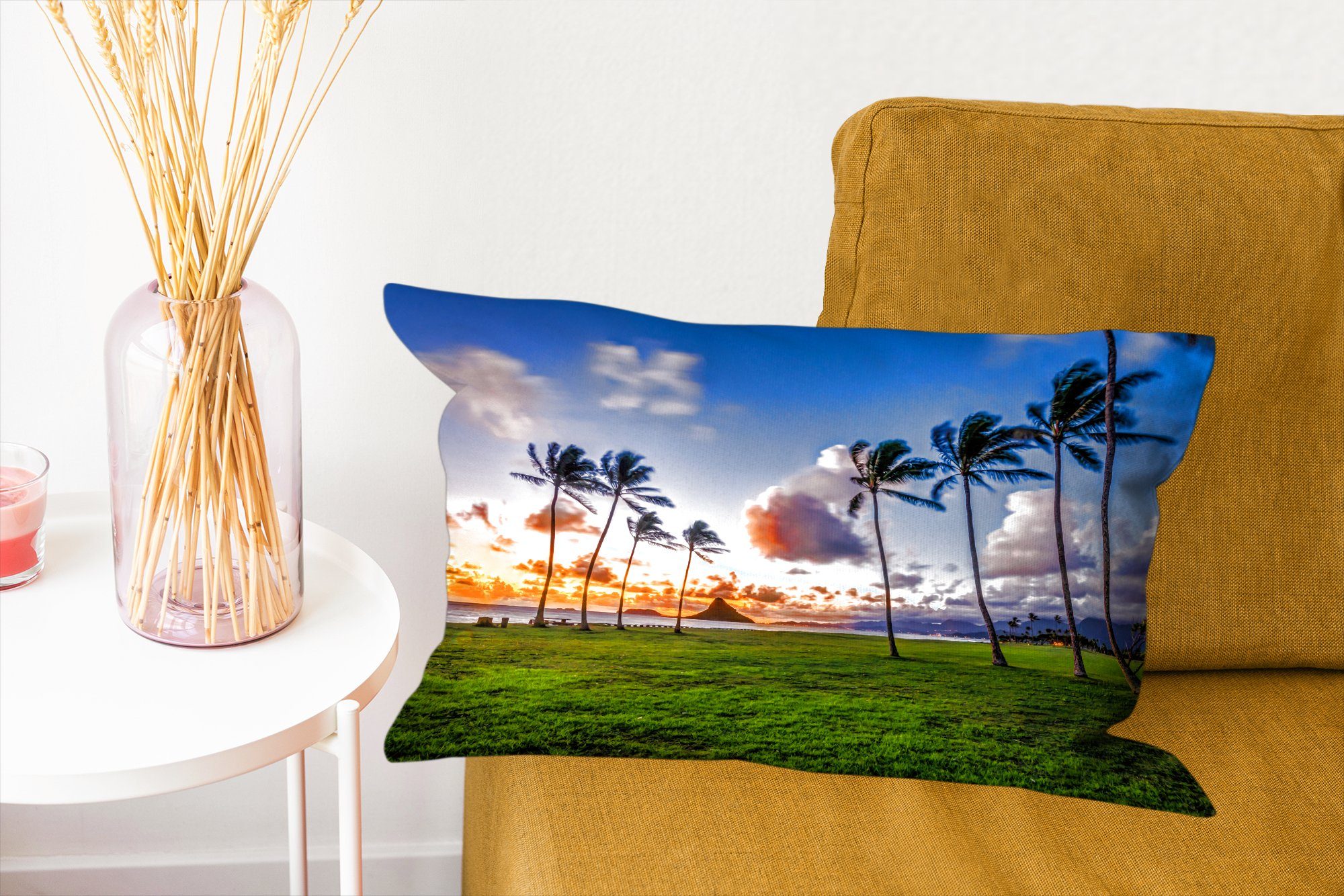 Wohzimmer von Dekokissen Dekokissen Schlafzimmer auf Füllung, Dekoration, Sonnenuntergang Hawaii, MuchoWow mit Zierkissen, einer Palmen über Reihe