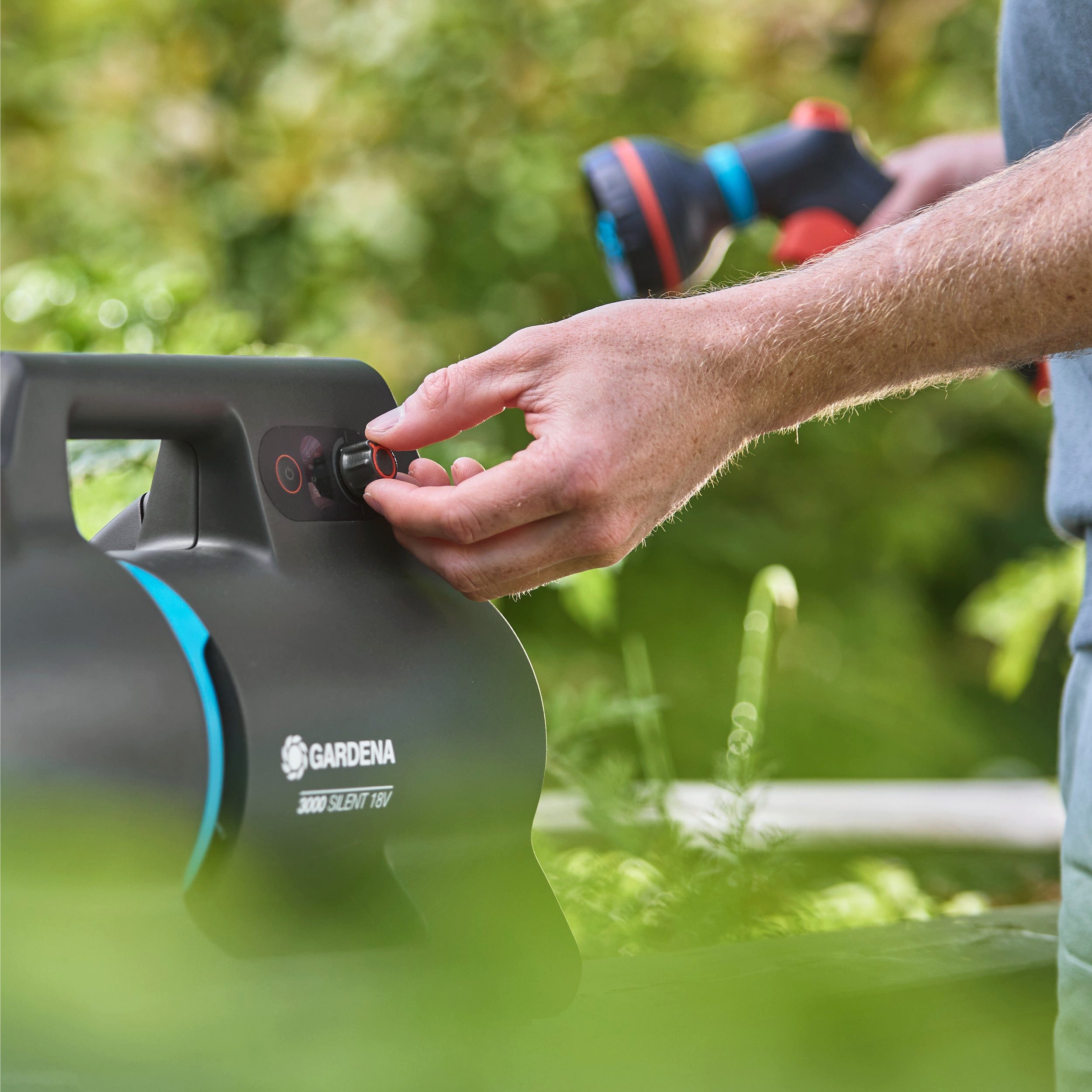 GARDENA Akku-Gartenpumpe 3000 Silent 18V P4A Ready-To-Use Set, 1,6 m 180W, 3 bar, Inkl. Akku und Ladegerät