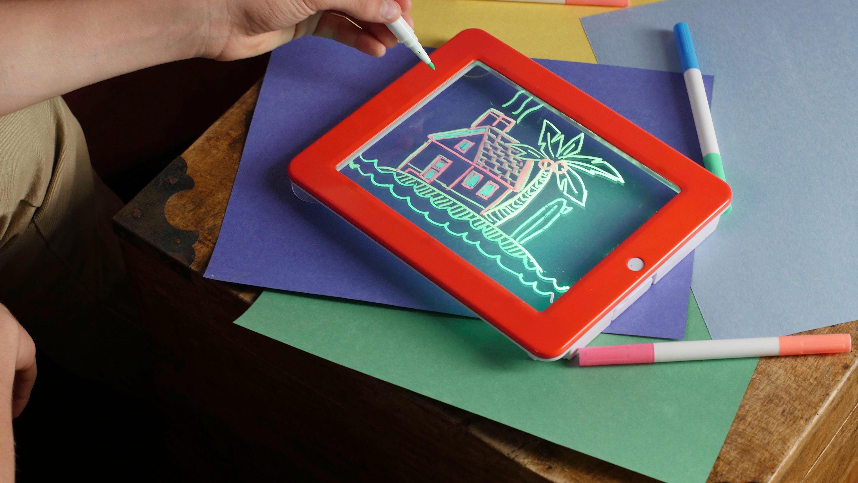 Magic Pad mit UV Stift Jungen und Mädchen Geschenke Maltafel Zaubertafel 3D 