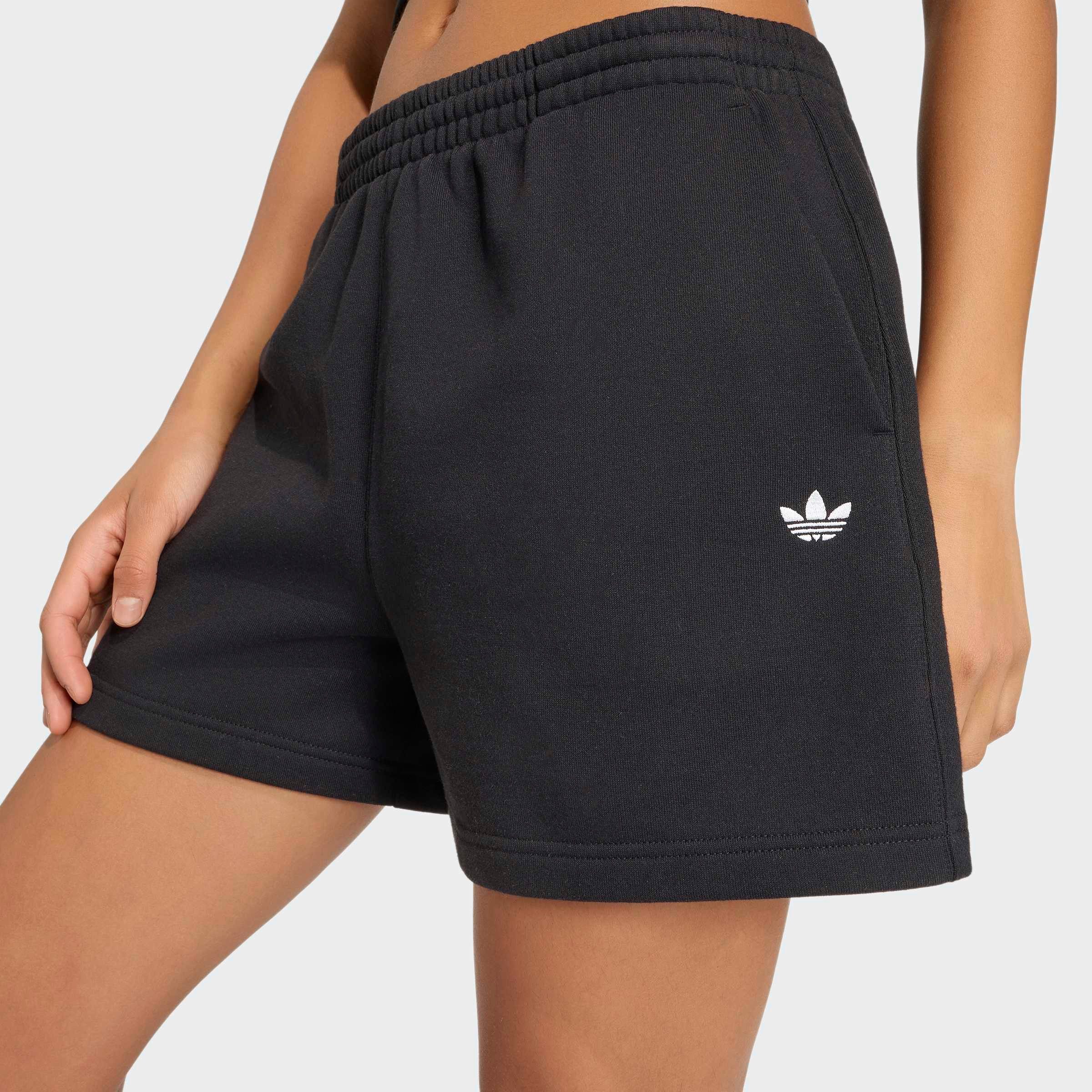 adidas Originals Shorts ESSENTIALS FLEECE-, LOCKER GESCHNITTEN mit engem Schnitt, aus Baumwolle und Polyester