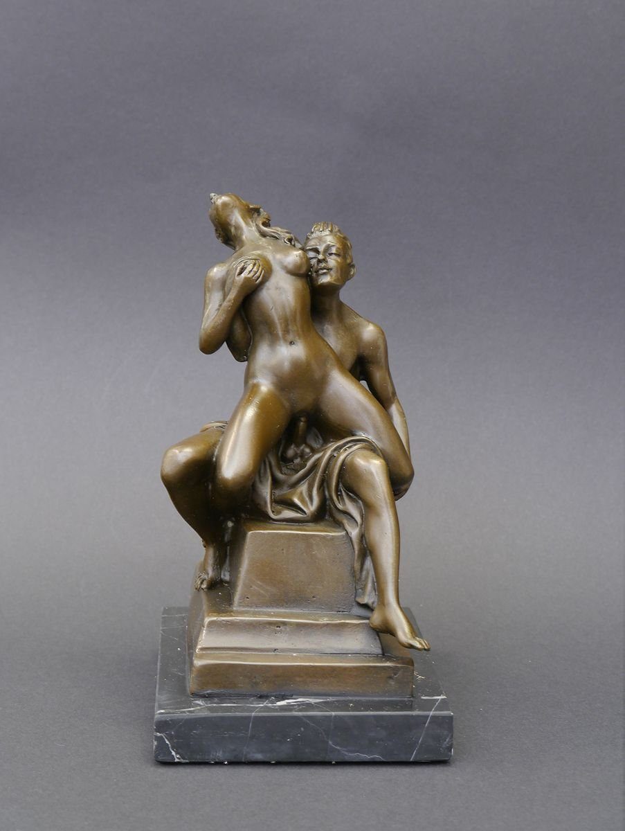 AFG Dekoobjekt Zeitlose Erotik: Bronze Skulptur - Liebesakt Pärchen beim