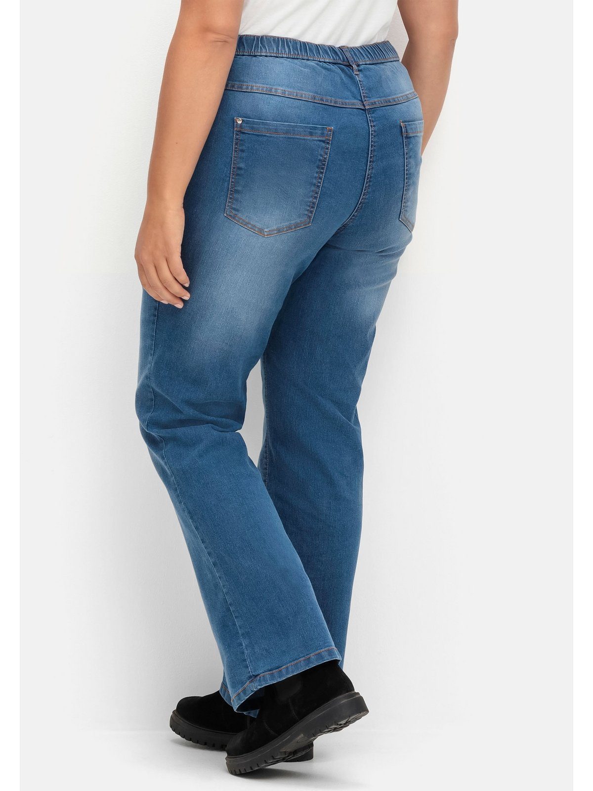 Große und Sheego blue Denim dark Komfortbund Größen Bootcut-Jeans Used-Effekten mit