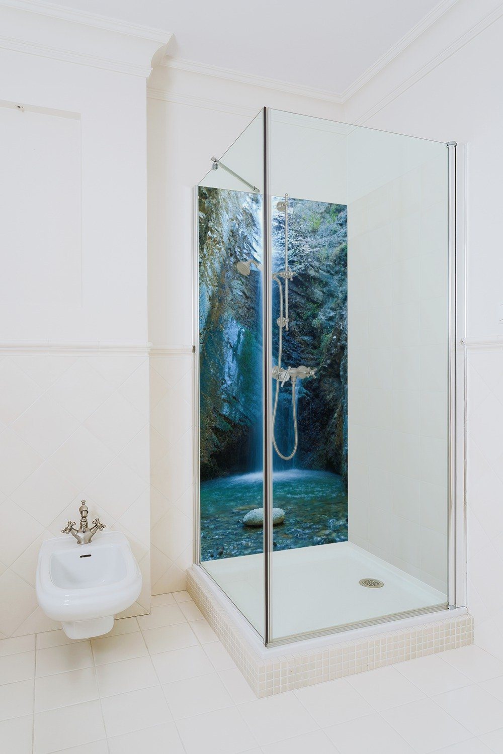 Wallario Duschrückwand Wasserfall bei Sonneneinfall, (1-tlg) – Bild 4 von 5