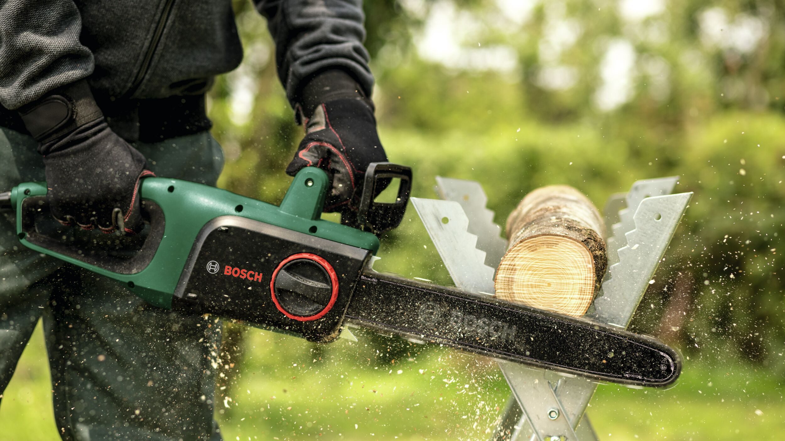 BOSCH Elektro-Kettensäge UniversalChain 40, 40 cm Schwertlänge, Im Karton