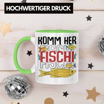 Trendation Tasse Trendation - Angler Fischer Tasse zum Angeln Komm Herr Fischi Geboren Geschenk Hobbyangler Angeln Kaffeetasse Zubehör