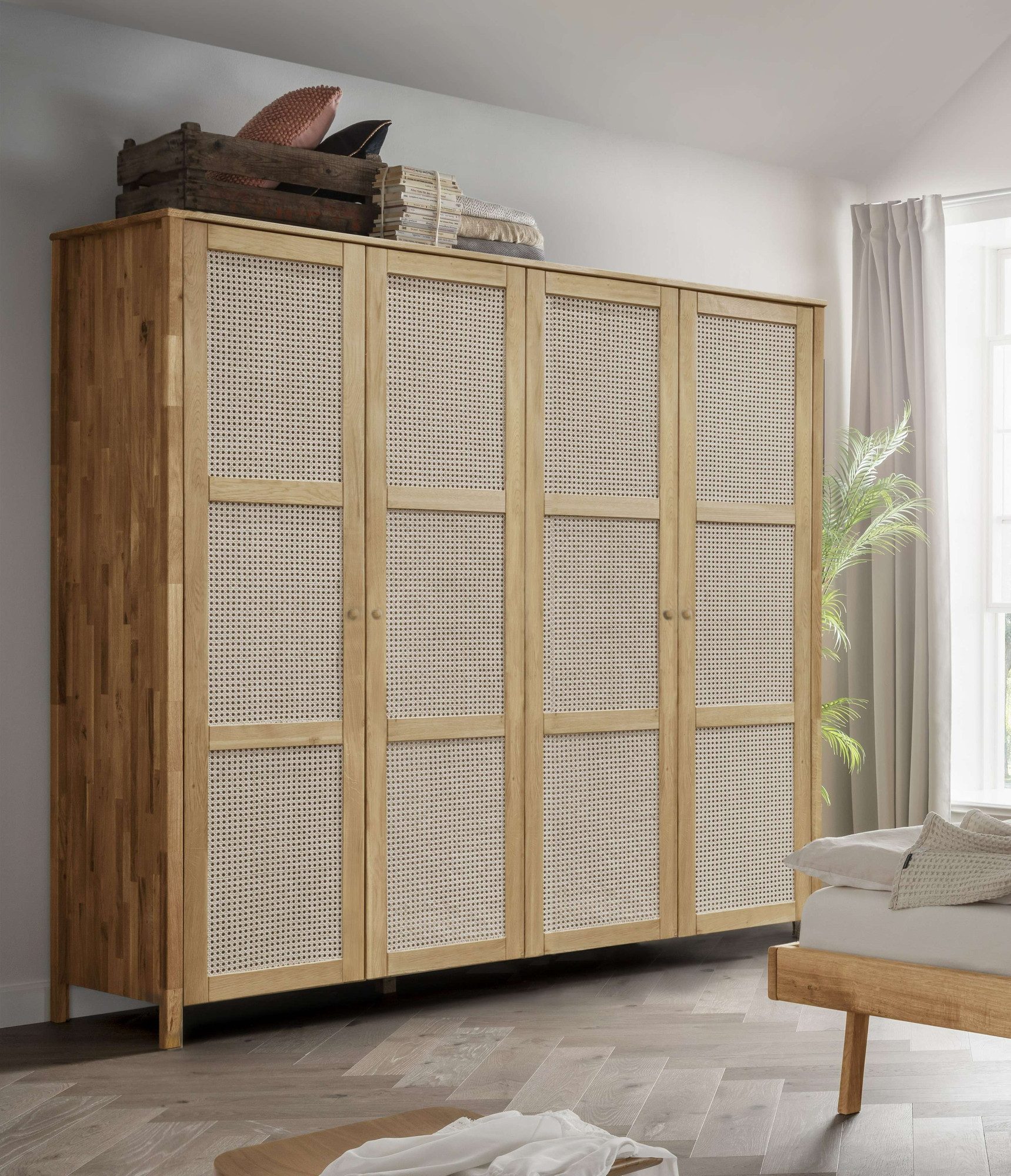 OTTO home Kleiderschrank Hällevik Eiche - aus FSC® Massivholz, Wiener Geflecht Massive FSC®-zertifizierte Eiche geölt, Fronten mit Wiener Geflecht