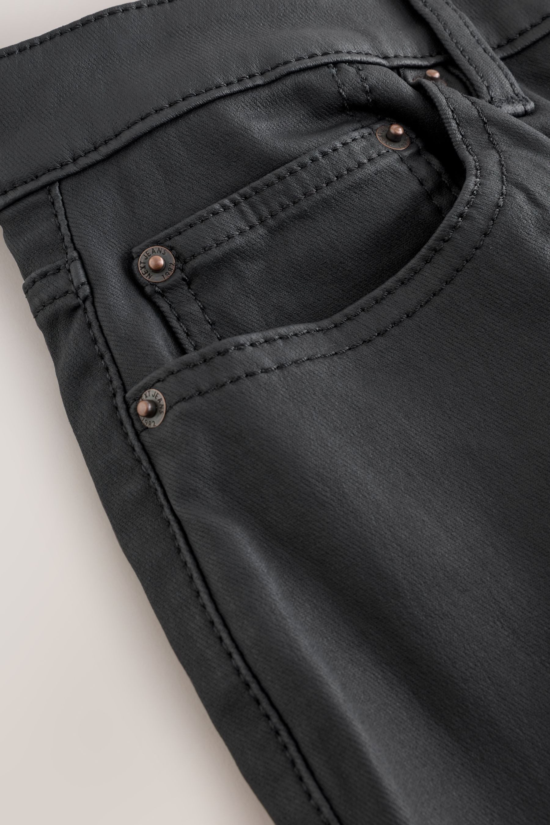Next Skinny-fit-Jeans Beschichtete Skinny Fit Denim-Jeans, Kurzgröße (1-tlg)