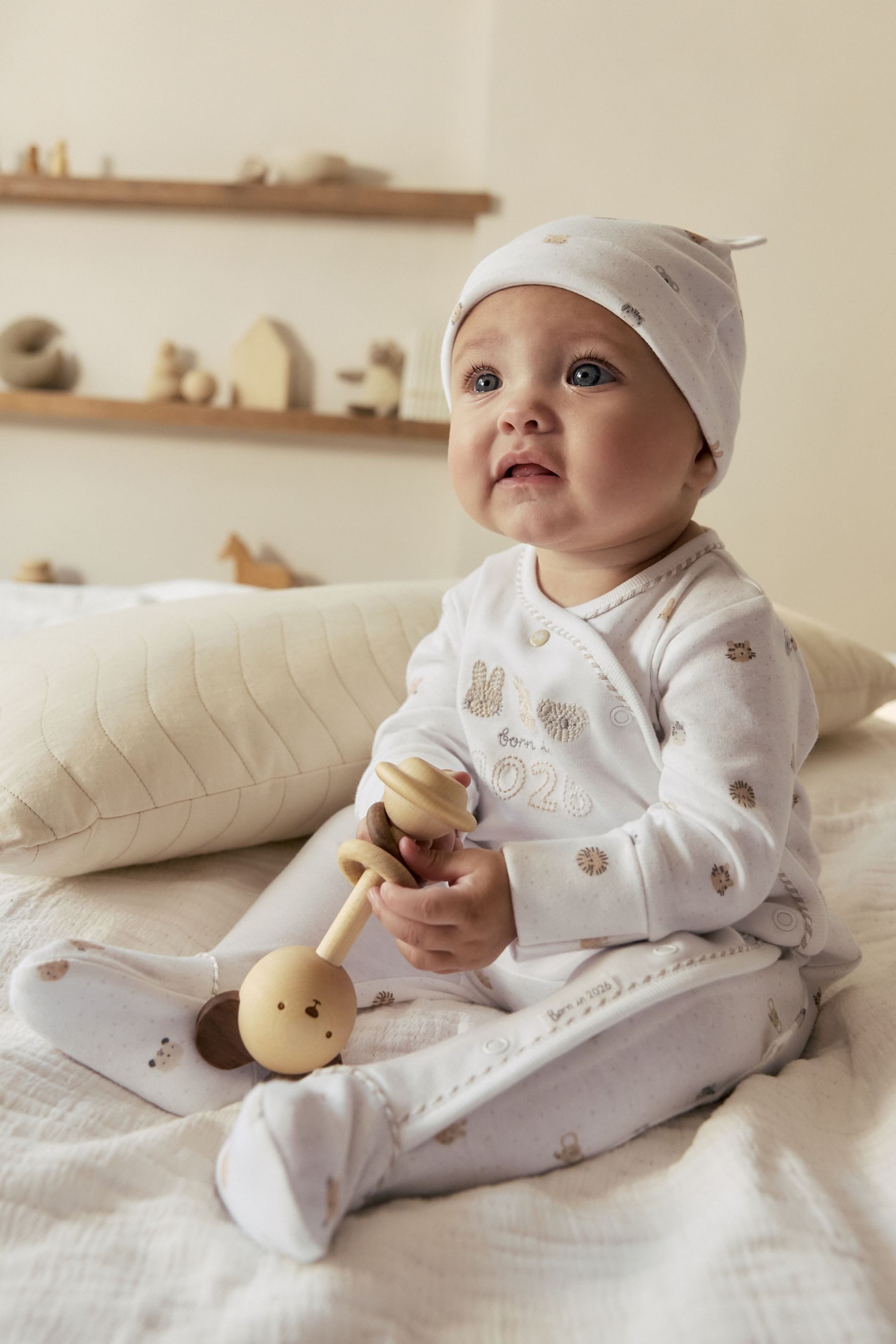 Next Schlafoverall Babys-Schlafanzug und Mütze, Born In 2026 (2-tlg)
