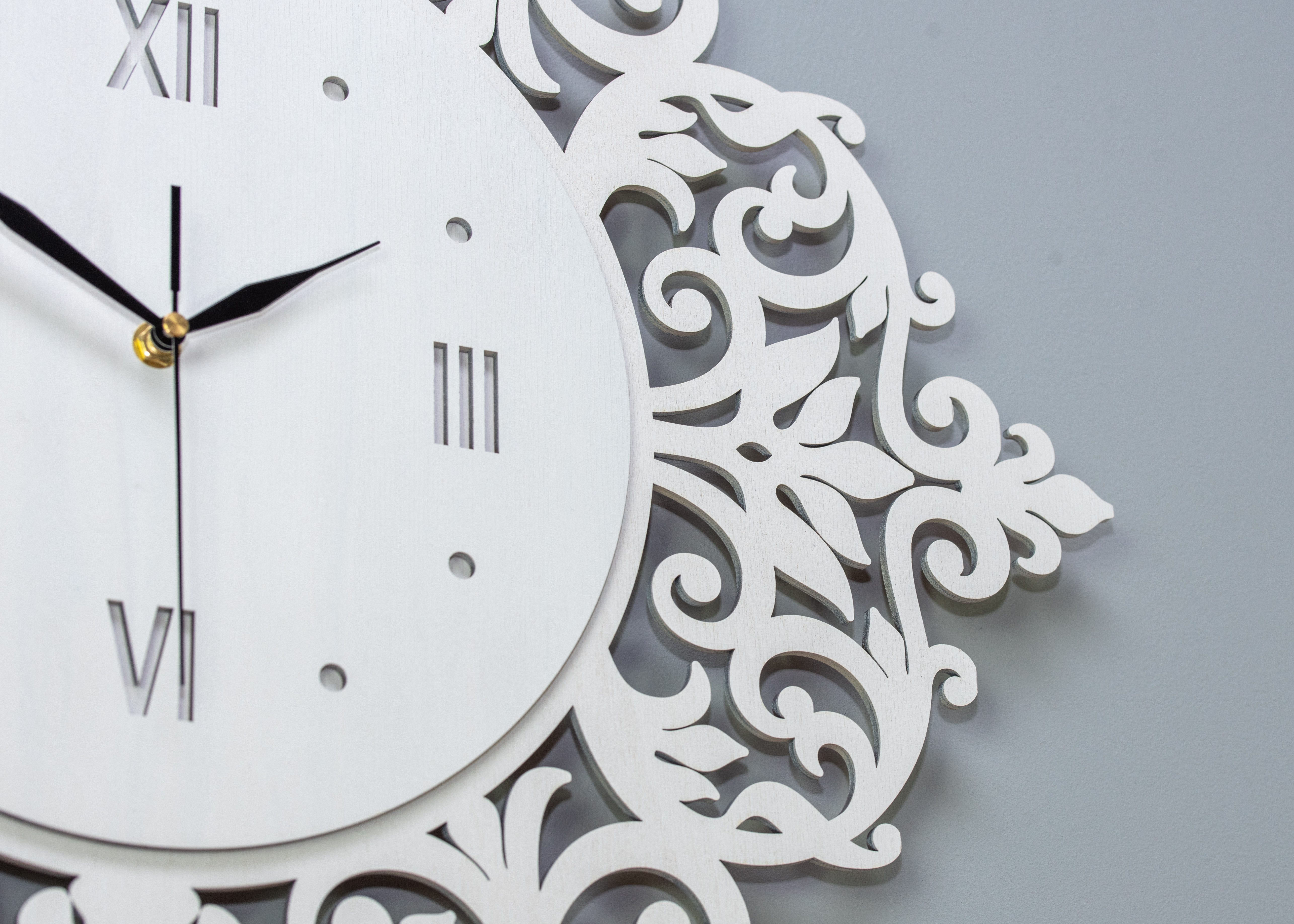 ORNAMENTI Wanduhr Grosse, vintage Wanduhr,Ornament, holz, hingucker, weiss, schwarz (Handmade, retro, ohne Ticken, Wanddeko, 3 Größen 40, 50, 60 cm)