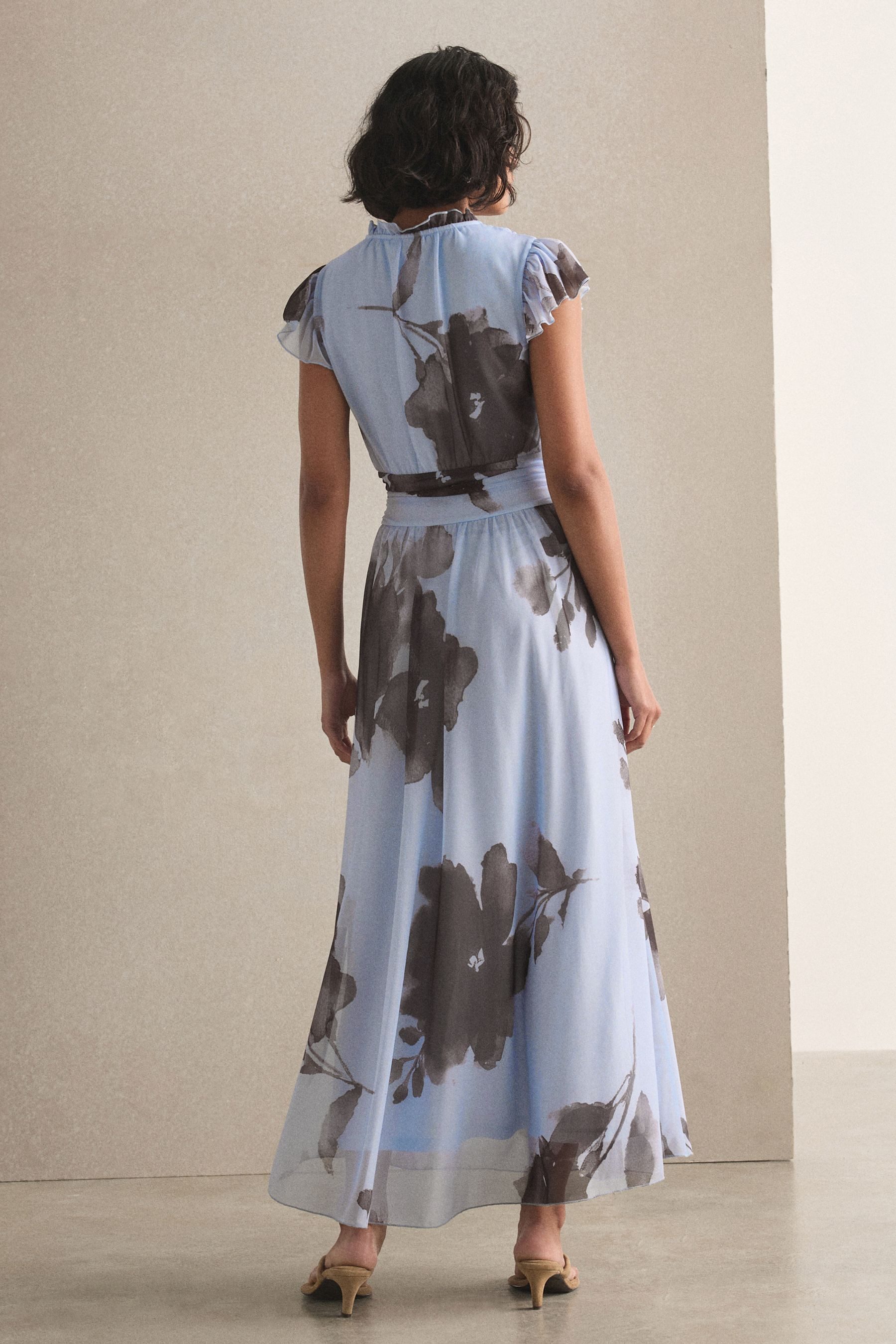 Next Midikleid Plissiertes Mesh-Midikleid mit V-Ausschnitt (1-tlg) – Bild 2 von 5