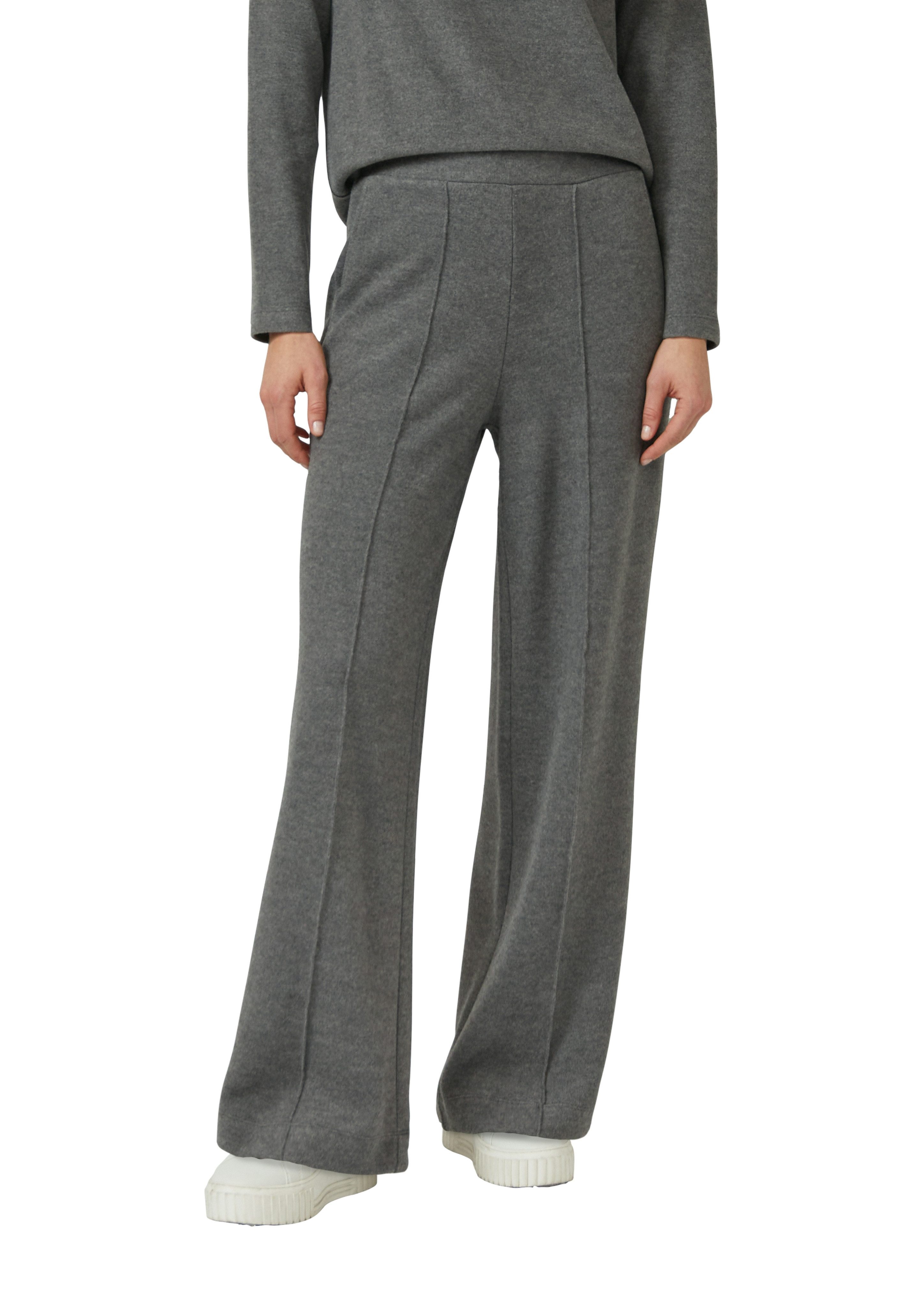 s.Oliver Sweathose mit eleganten Biesen, abgesteppten Falten günstig online kaufen