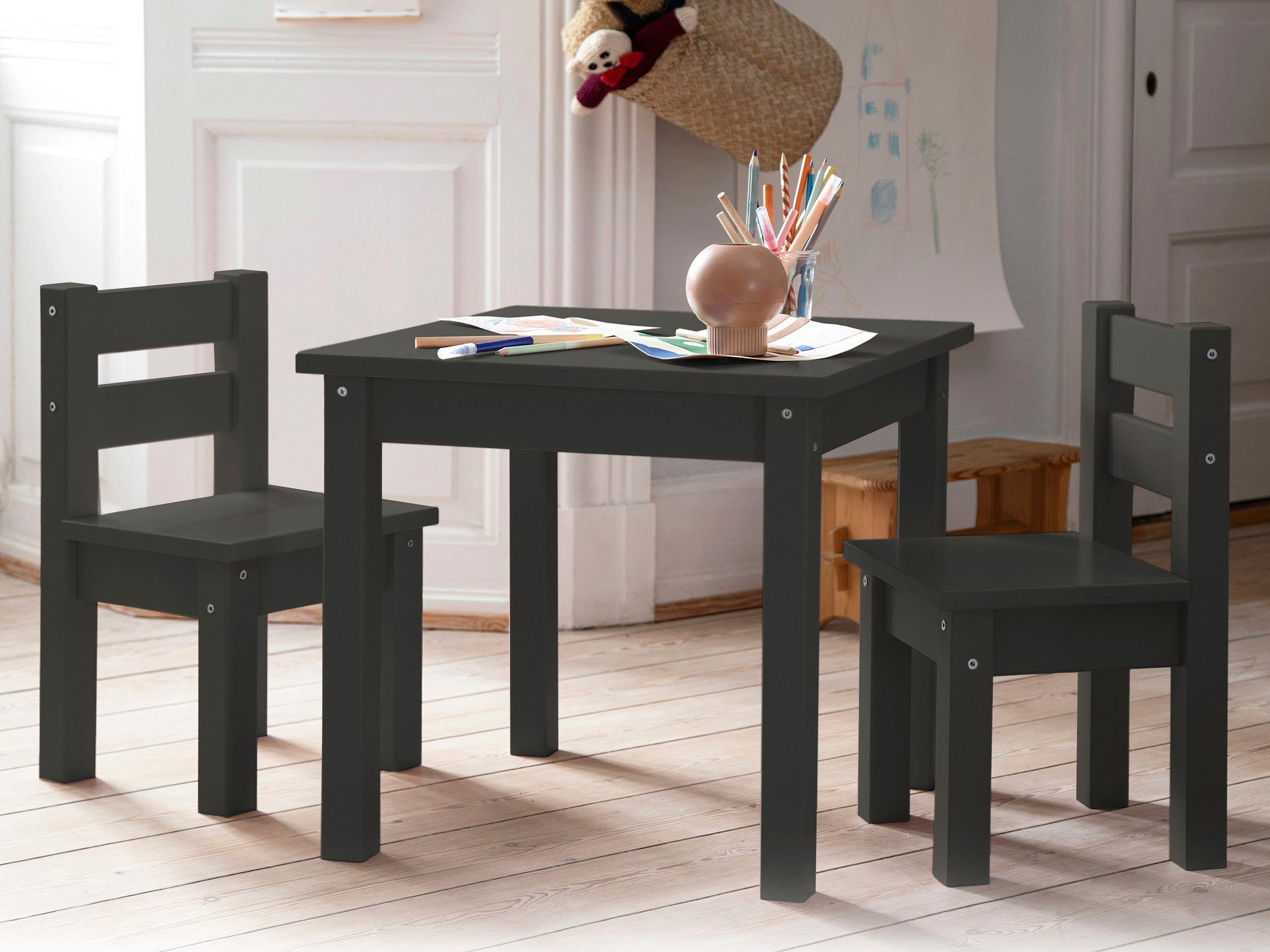 Tisch, Kindersitzgruppe, Farben, 2 Kindersitzgruppe MADS grau Stühle), Hoppekids in dkl. 3-tlg., zwei mit (Set, 1 Stühlen vielen