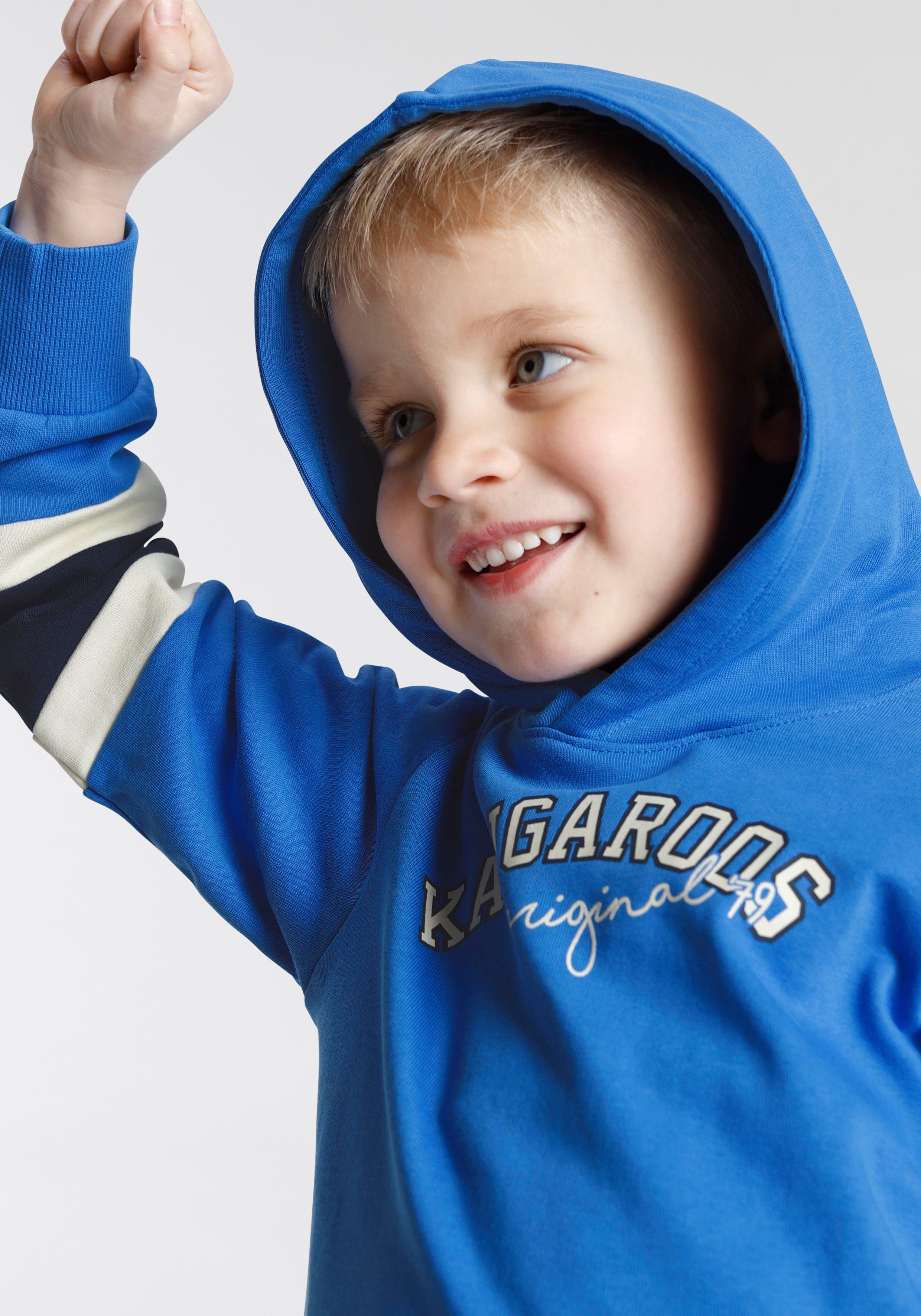 den KangaROOS Streifen Mini Colorblocking, mit Jungen für Kapuzensweatshirt Ärmeln, an