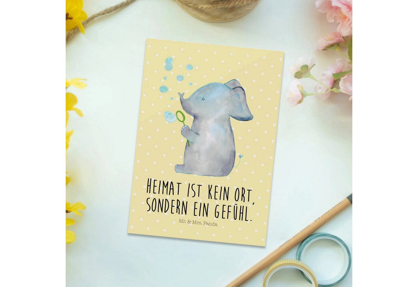 Thumbnail - Mr. & Mrs. Panda Postkarte Elefant Seifenblasen - Gelb Pastell - Geschenk, Grußkarte, Einladungs, Charmantes Design