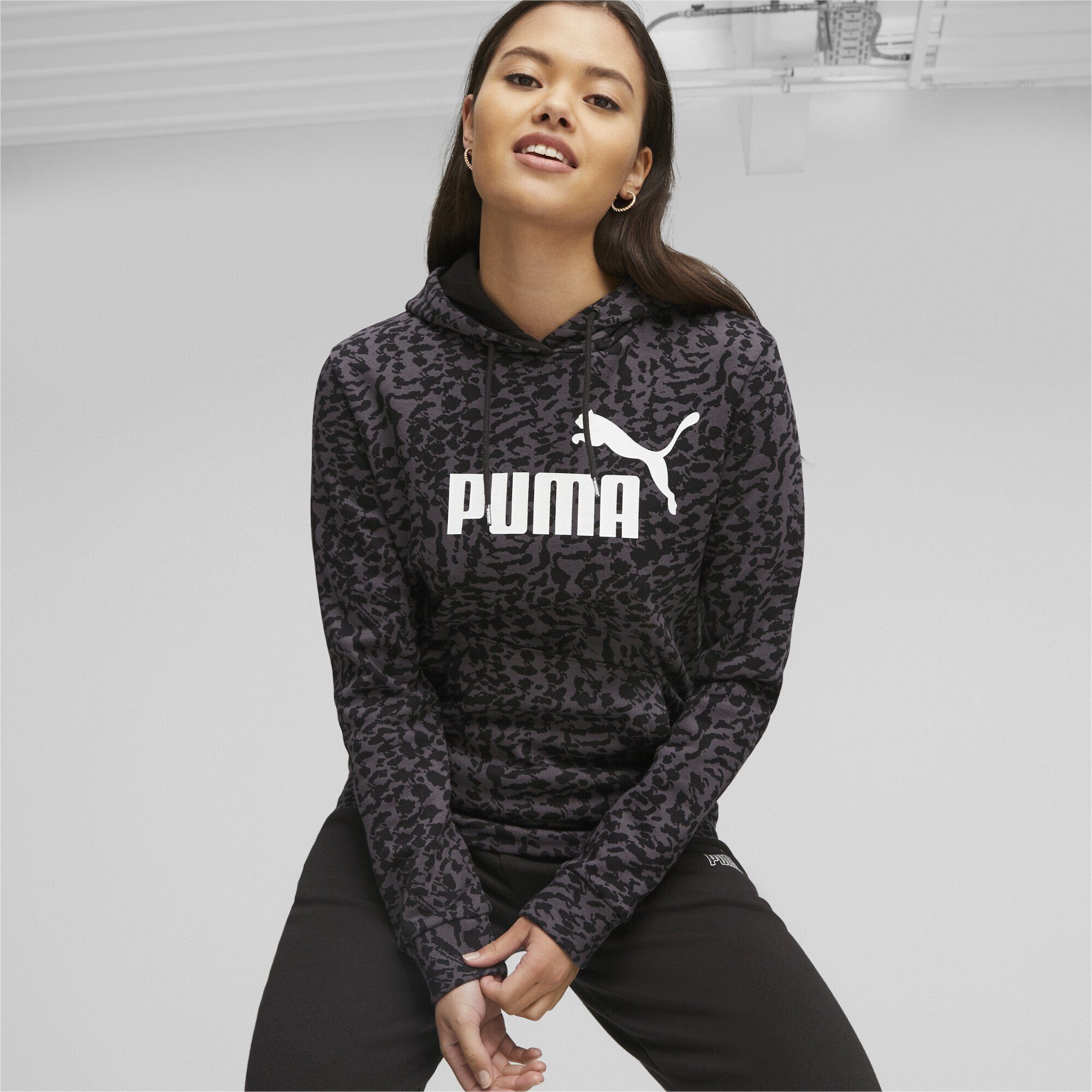 Black PUMA ESS+ Hoodie ANIMAL Damen Sweatshirt