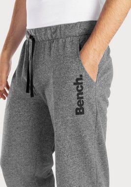 Bench. Loungewear Jogginghose kurze Relaxshort mit Kordel, Jogginghose, leichte Sweat-Qualität