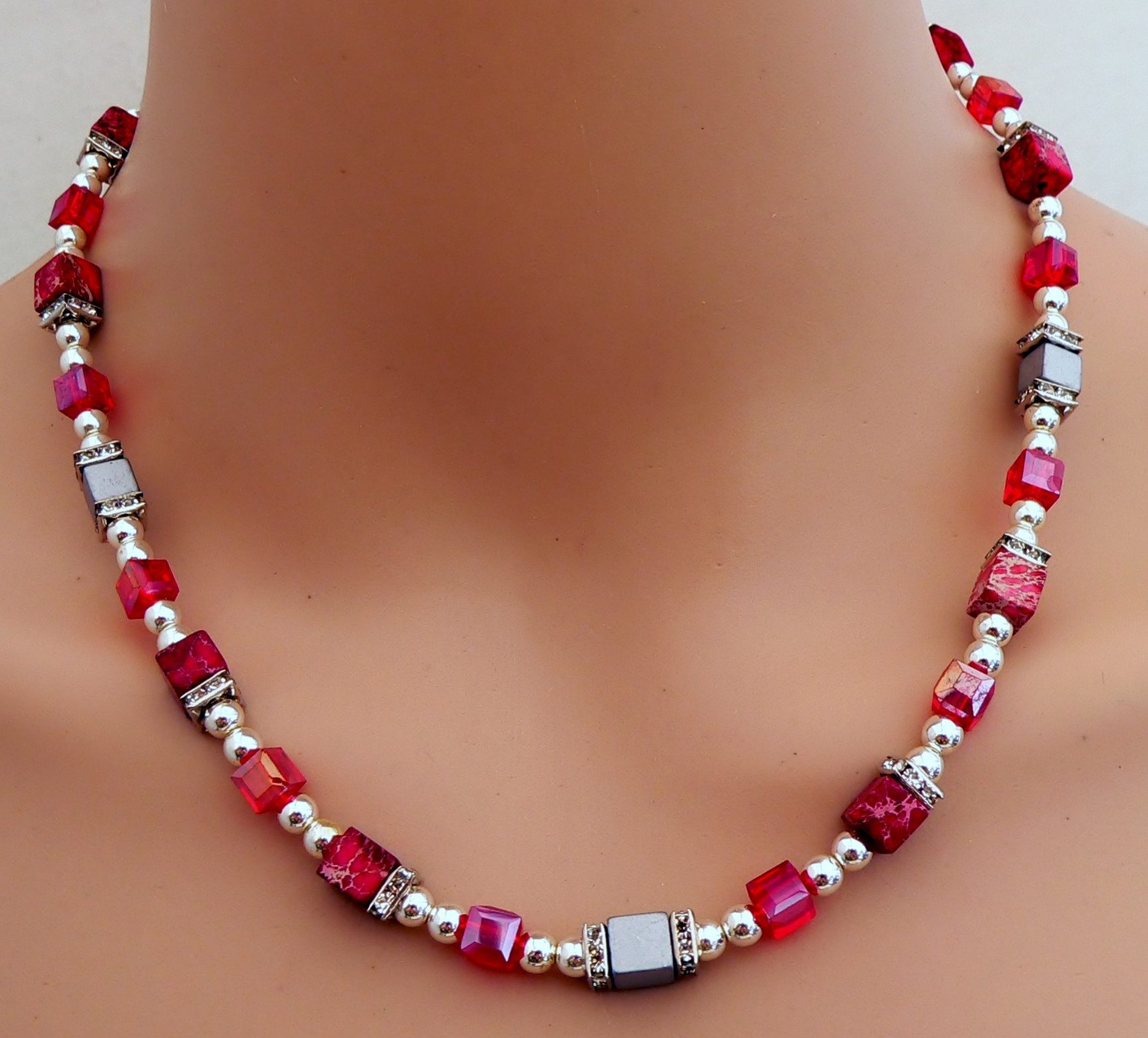 traumschmuck Collier 560a Collier Halskette Würfel Jaspis Kristallglas Hämatit Straß (Valentinstag, Muttertag, Geburtstag), handgefertigt, Made in Germany