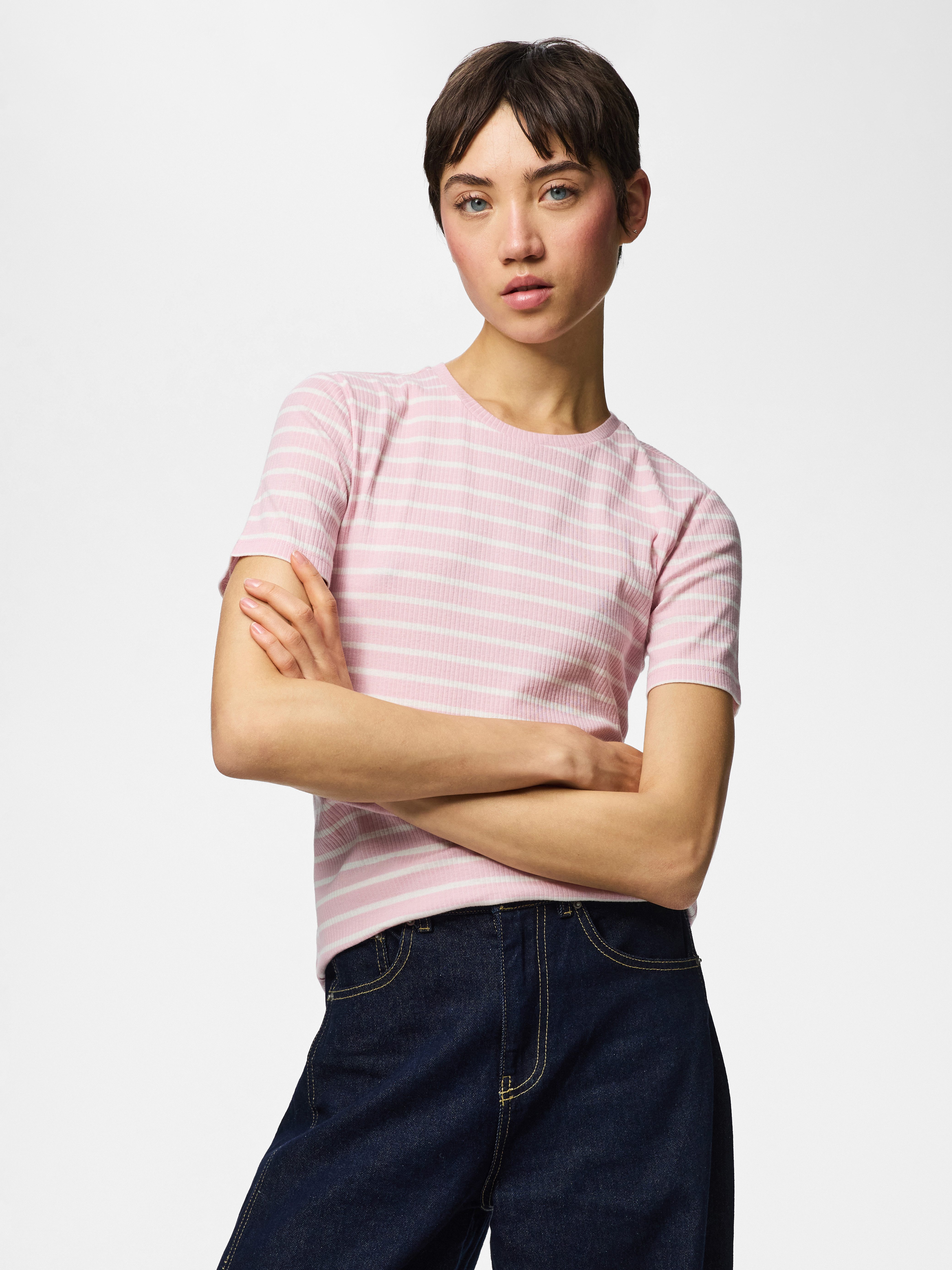 pieces Kurzarmshirt PCRUKA SS TOP JRS NOOS BC mit gerippter Struktur