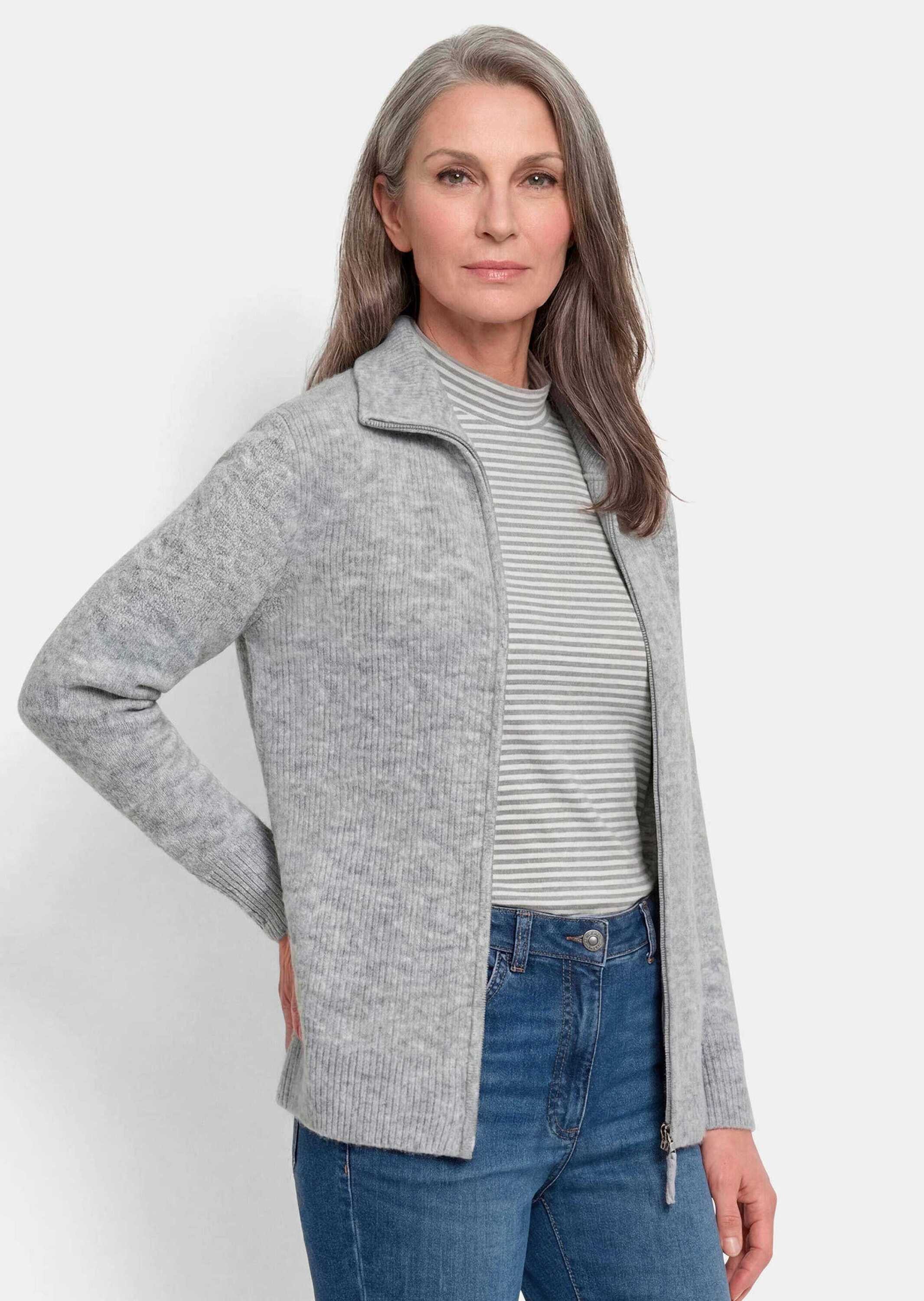 GOLDNER Strickjacke Kurzgröße: Melange-Cardigan mit Reißverschluss Elastische Strickjacke mit Längsrippe und Stehkragen