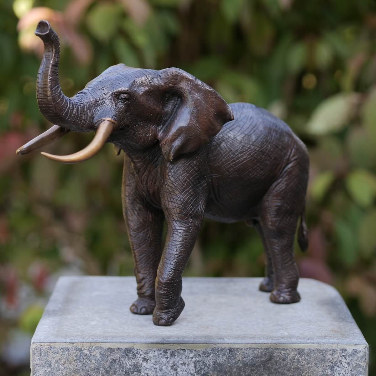 bronZartes Gartenfigur Bronzefigur "Elefant mit gehobenem Rüssel"
