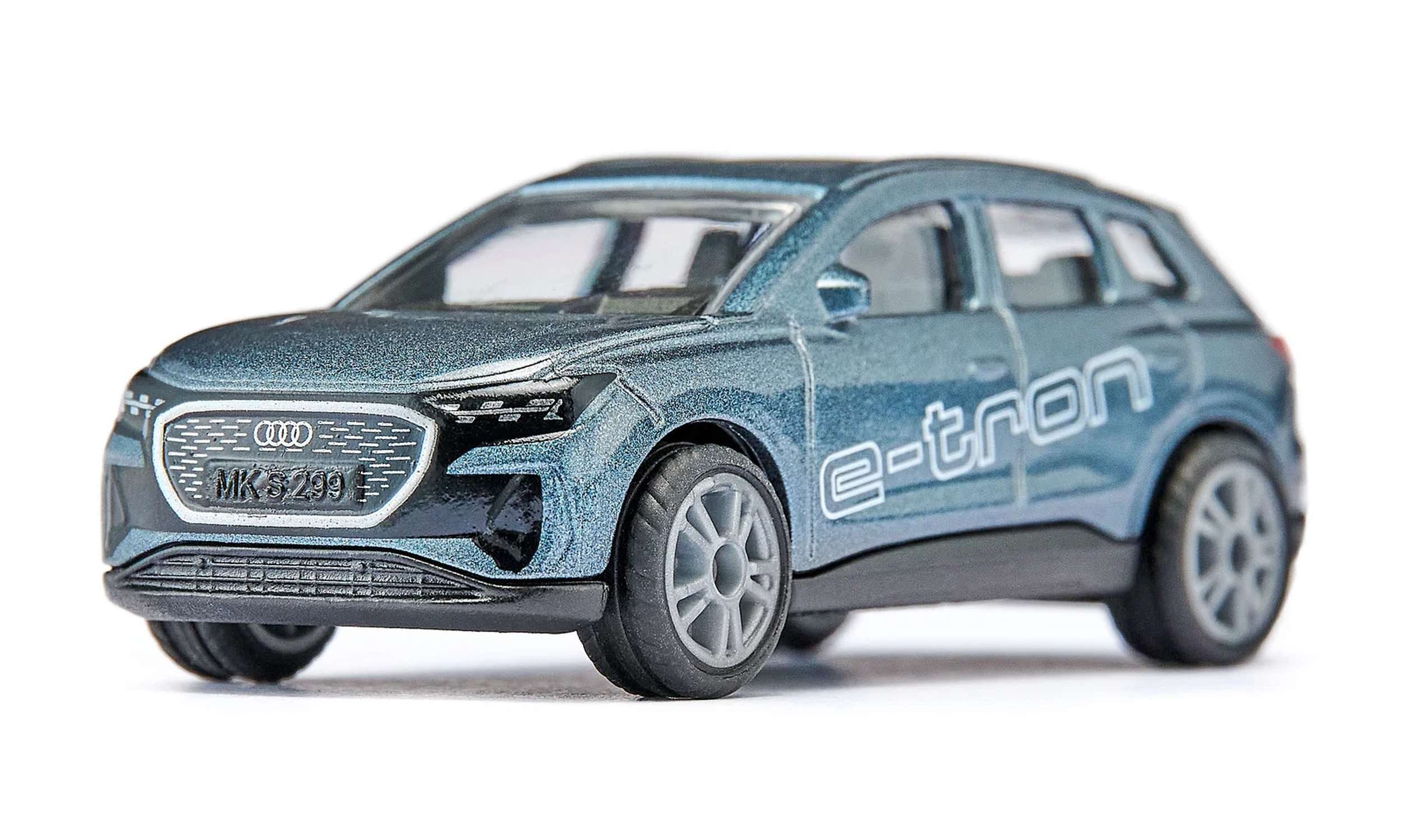Siku Spielzeug-Auto Audi Q4 e-tron SUV Modell mit Anhängerkupplung, Anhängerkupplung, realistische Lackierung, Metall-Karosserie