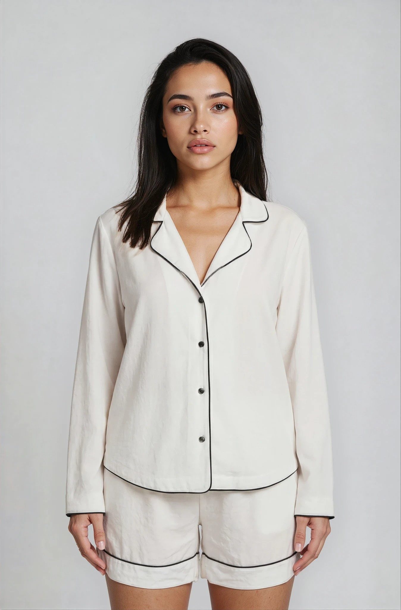 Mademoiselle Sommeil Shorty Pyjama aus EcoVero™ Viskose in Weiß mit schwarzer Paspel (2 tlg) Langarm, Knopfleiste & kurze Hose