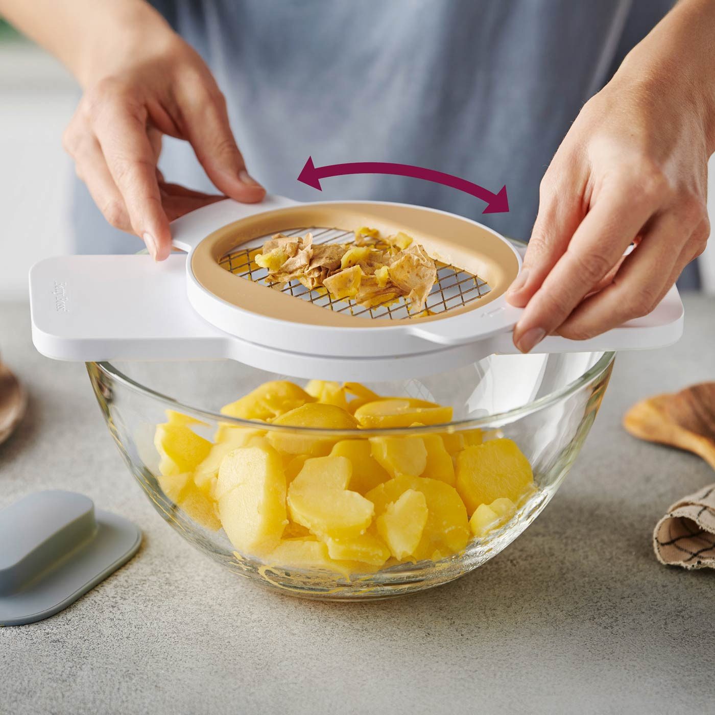Betty Bossi Kartoffelreibe Kartoffelsalat-Blitz Kartoffelpresse Kartoffelschäler, schält und schneidet die Kartoffel