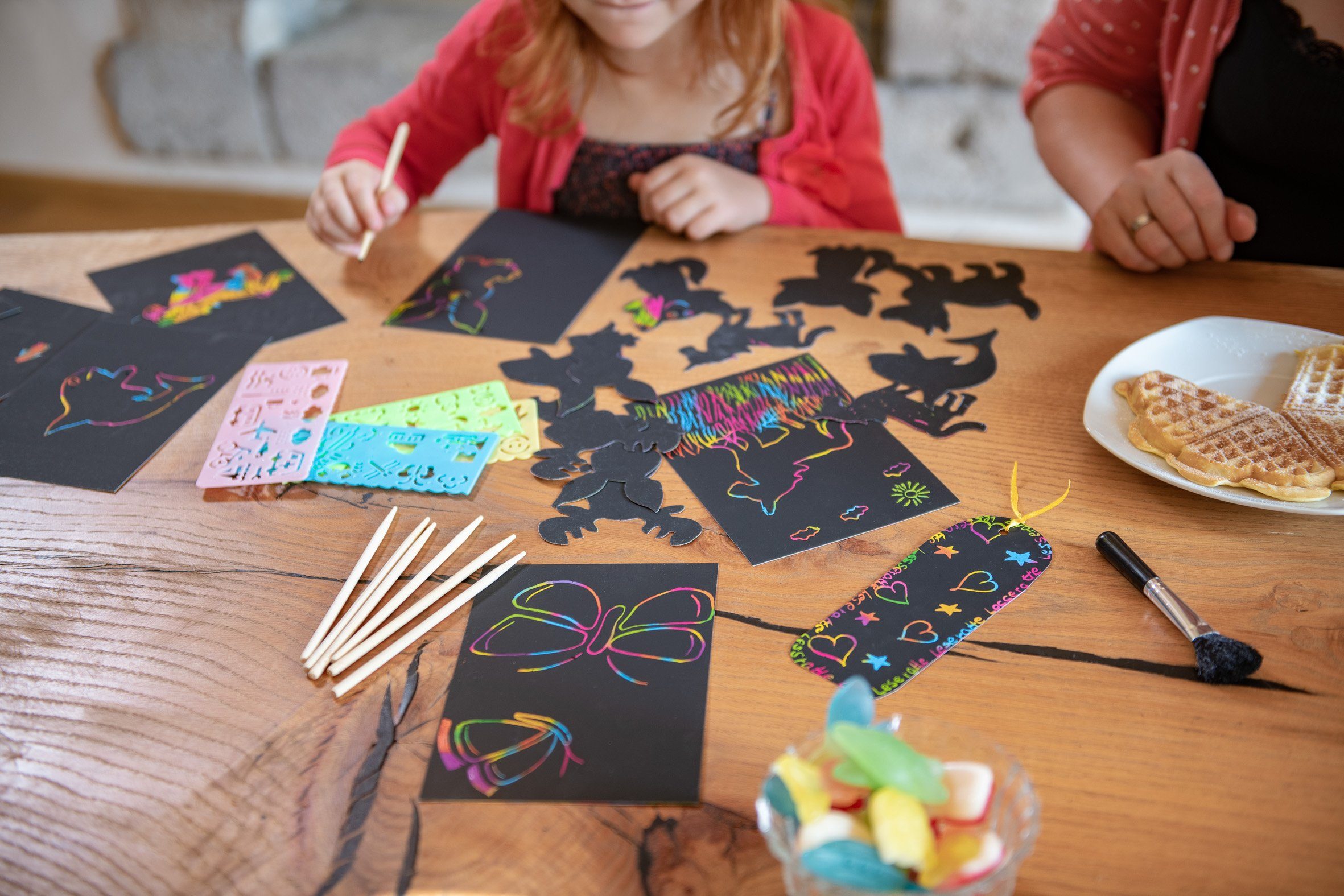 digitCUBE Kreativset Kratzbilder Bastelset, (50-tlg), mit verschiedenen Schablonen und Zubehör