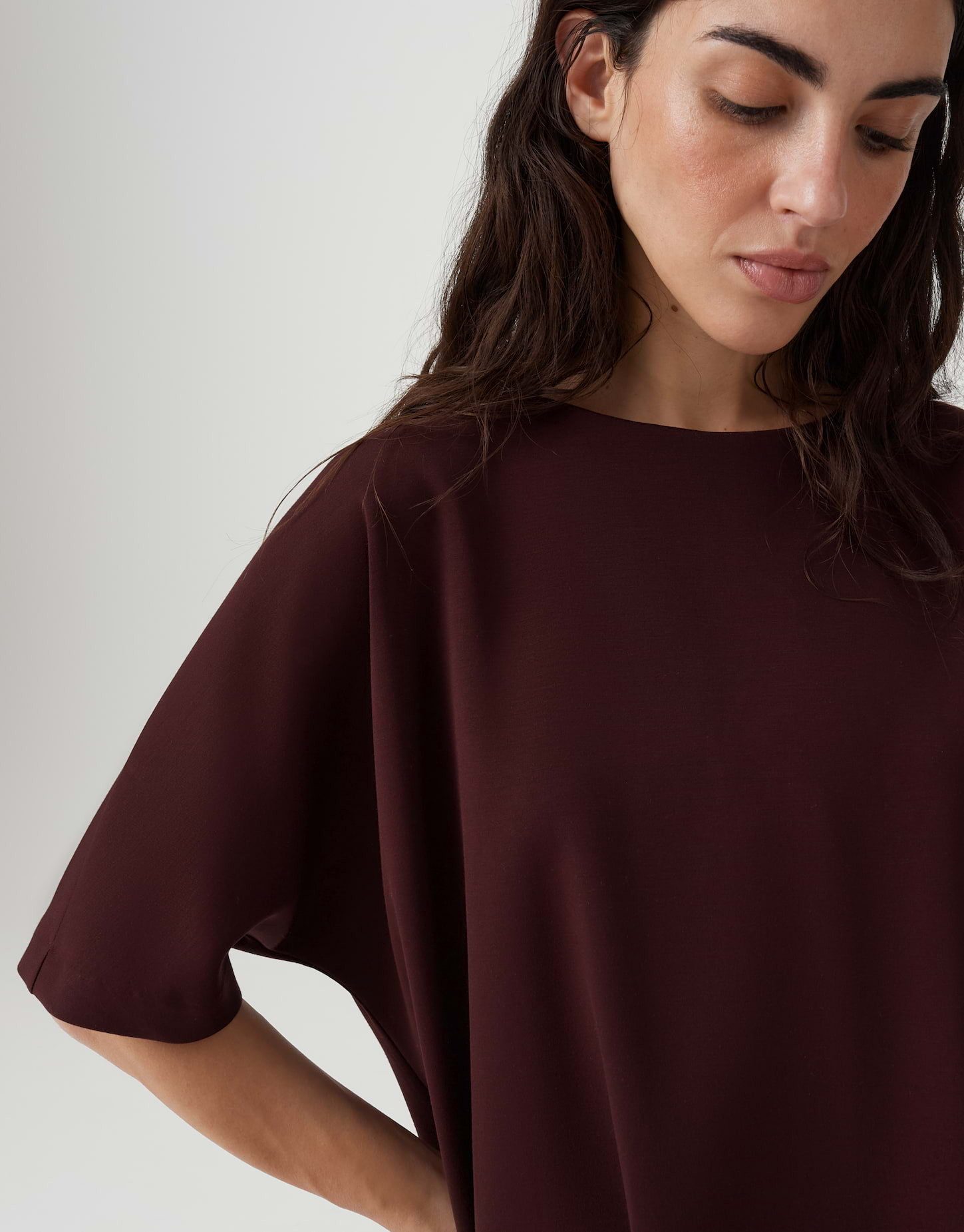 OPUS Sweatshirt mit mattem Glanz Fixierte Falten betonen den modernen Saum – Bild 4 von 5